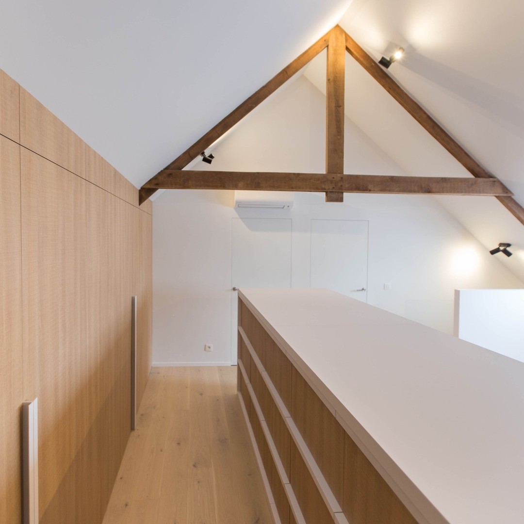 geslaagde transformatie van zolder tot slaapsuite met dressing, tevreden klant - tevreden interieurarchitect!
#maatstaff #maatwerk #interieur