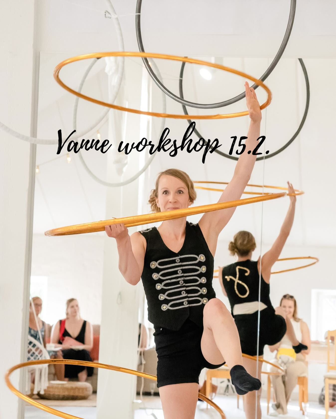 ⭕️ VANNE WORKSHOP ROOFILLA! ⭕️
Su 15.2. klo 11-12
Hinta 30€
Ohjaajana Jerina Ferdani ( @ferdanifamily )
Vanne workshopissa harjoitellaan erilaisia pyörityksiä, kieputuksia ja muita temppuja hula vanteilla. Vanteilla pyörittely on tehokasta keskivartalon treeniä sekä super hauskaa! Voit hyvin osallistua workshopiin ilman aiempaa kokemusta vanteista, mutta opettaja voi antaa myös tarvittaessa haastavampia vaihtoehtoja.
Ilmoittaudu mukaan Roofin appissa! Jos kuulut alennusryhmään, valitse maksu paikan päällä, niin saat oikean hinnan.
Tervetuloa mukaan!
📸: @takayamaproductions
#roofaerialclub #hulahoops #hulavanteet #acrobatics