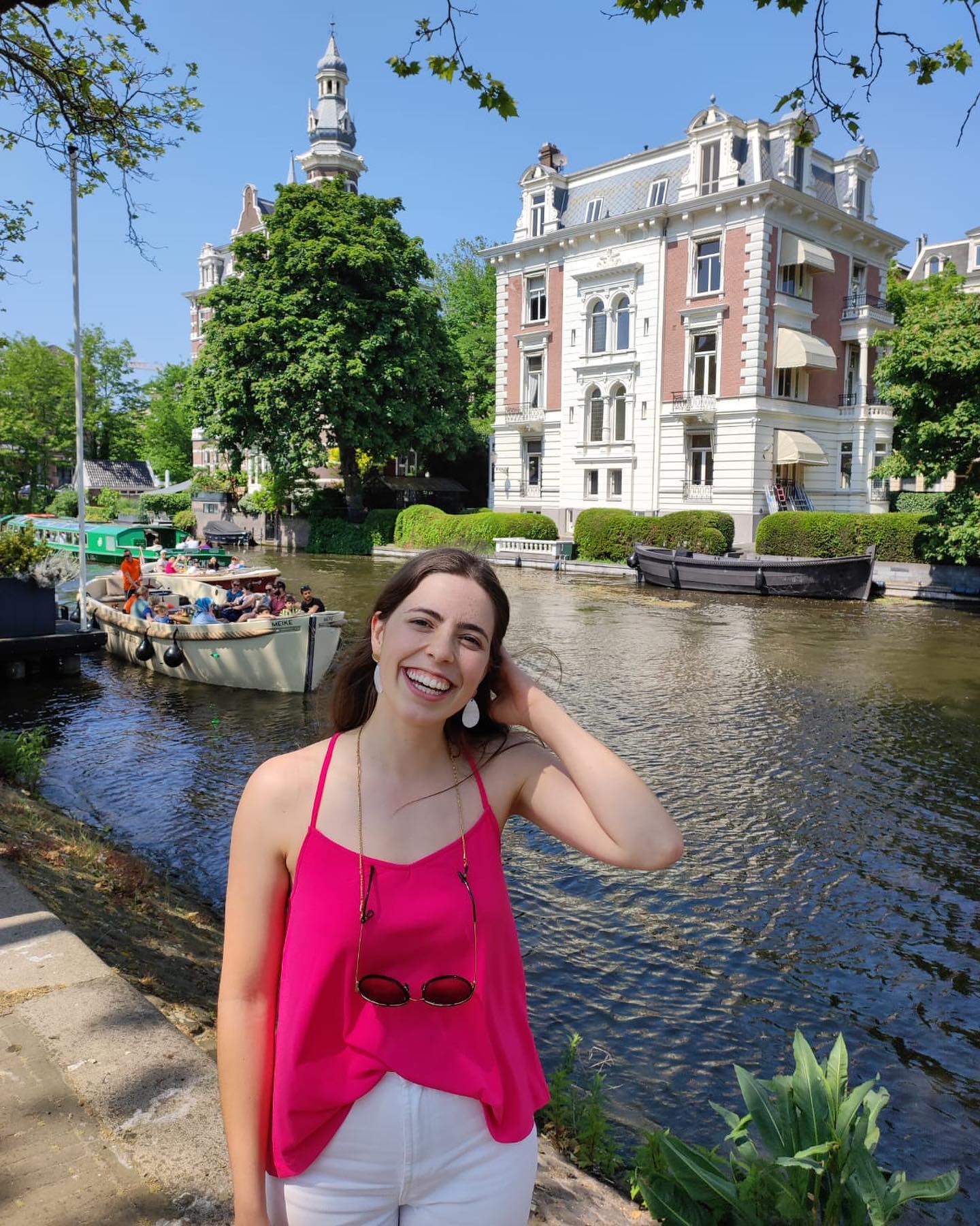 Hands up if you’ve fallen in love with Amsterdam🇳🇱