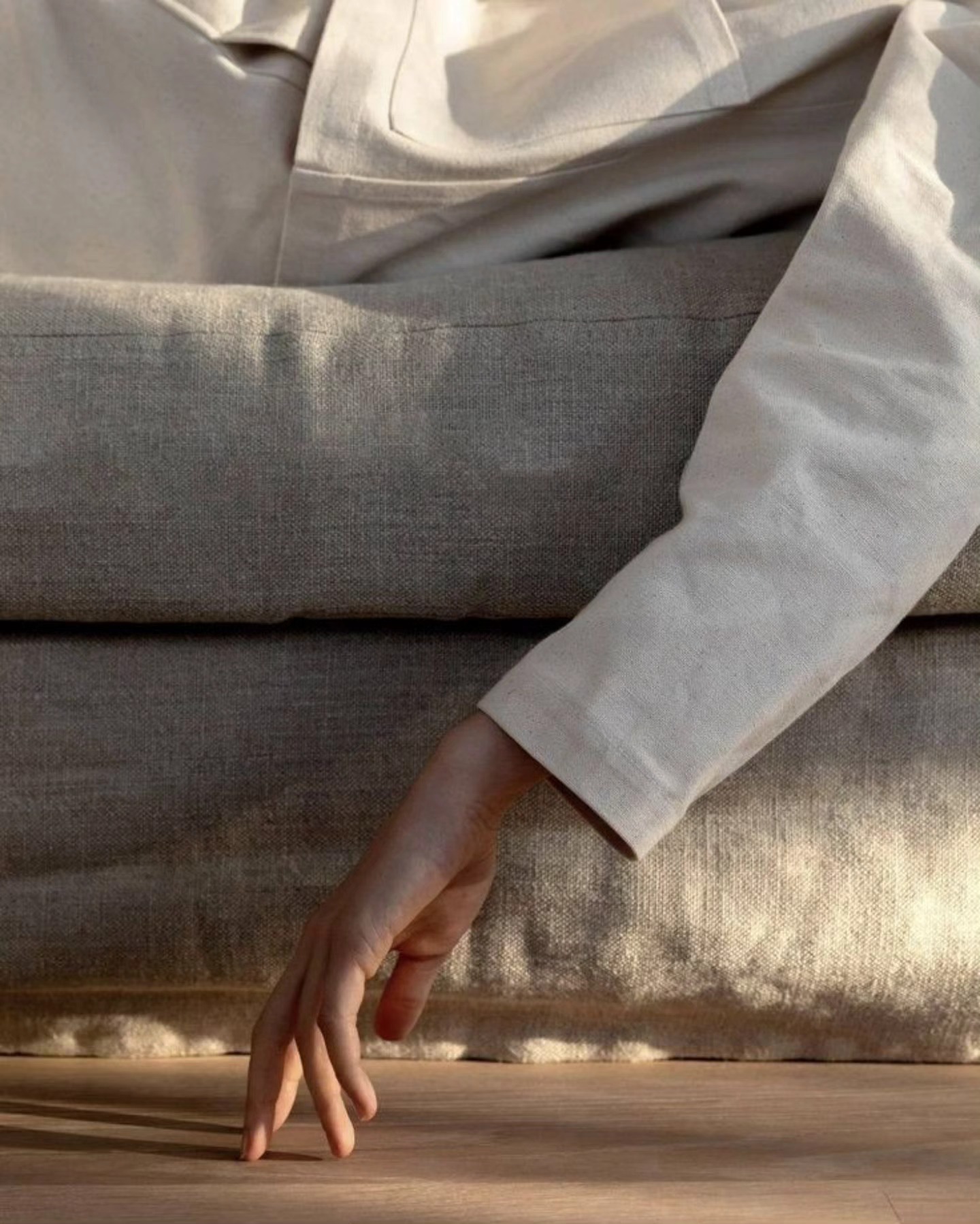 Merci pour cette nouvelle année passée ensemble !
Merci de nous avoir offert un espace dans votre maison, un moment dans votre fil d’actualité, et une place précieuse dans votre cœur.
Nous prenons un peu de temps pour faire une pause, nous recentrer et célébrer tout ce que nous avons accompli jusqu’ici, ainsi que tout ce qui nous attend.
À très bientôt, alors que nous entamons ensemble notre nouvelle ère du bien-être.
L'équipe Anella
.
.
.
Thank you for this beautiful year spent together.
Thank you for allowing us a spot in your home, a frame in your feed and a place in your hearts.
We’re taking a moment to pause, reflect and celebrate all that is behind and all that is ahead.
See you soon, in our wellness era.
Anella team