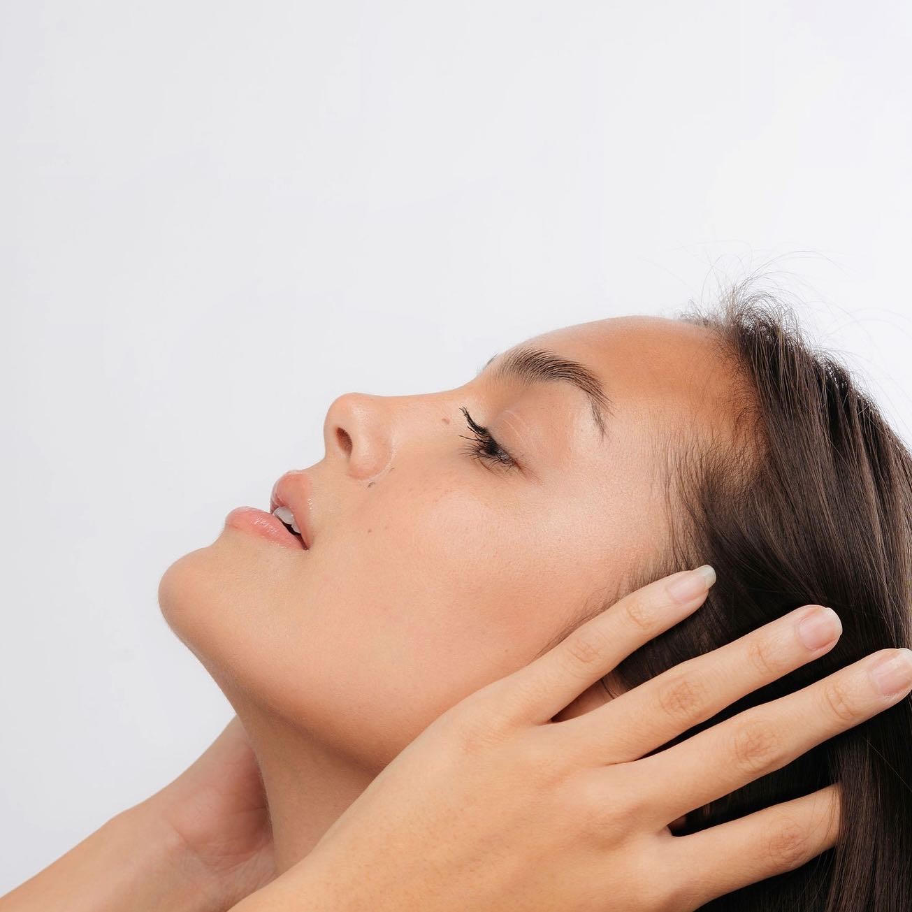 clean and green beauty ✨💚 purchase our daily greens hydrating glow serum on our website butterflyhighskin.com