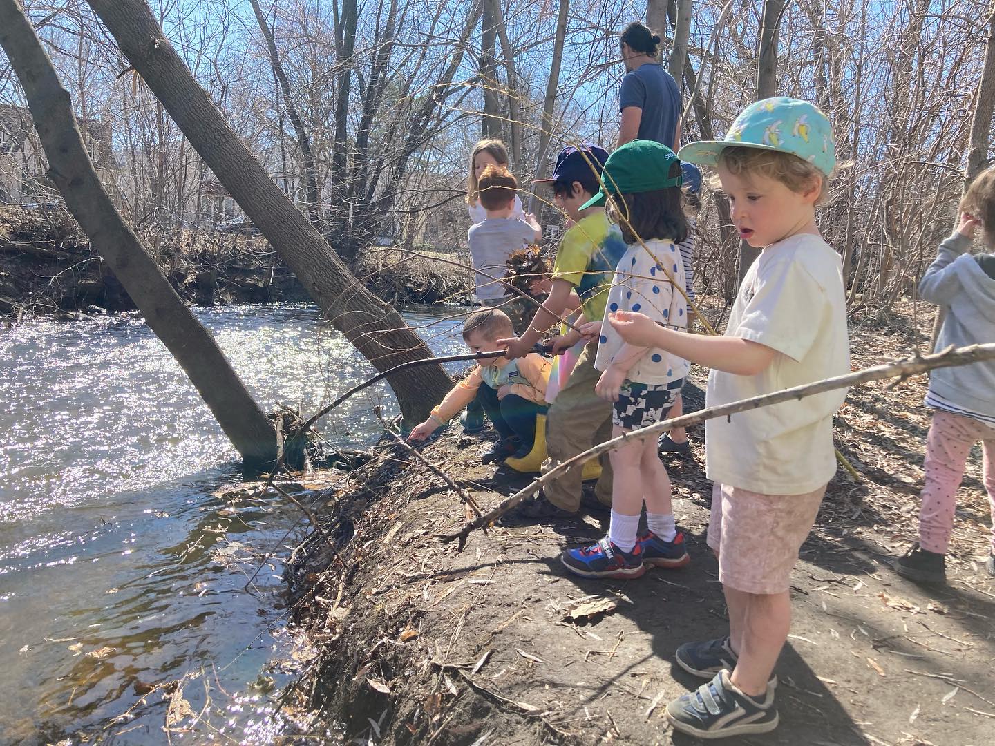 Springtime ‘fishing’ with the Little House crew. 🐟✨☀️
#naturepreschool #springtimeplay @larksongpreschool