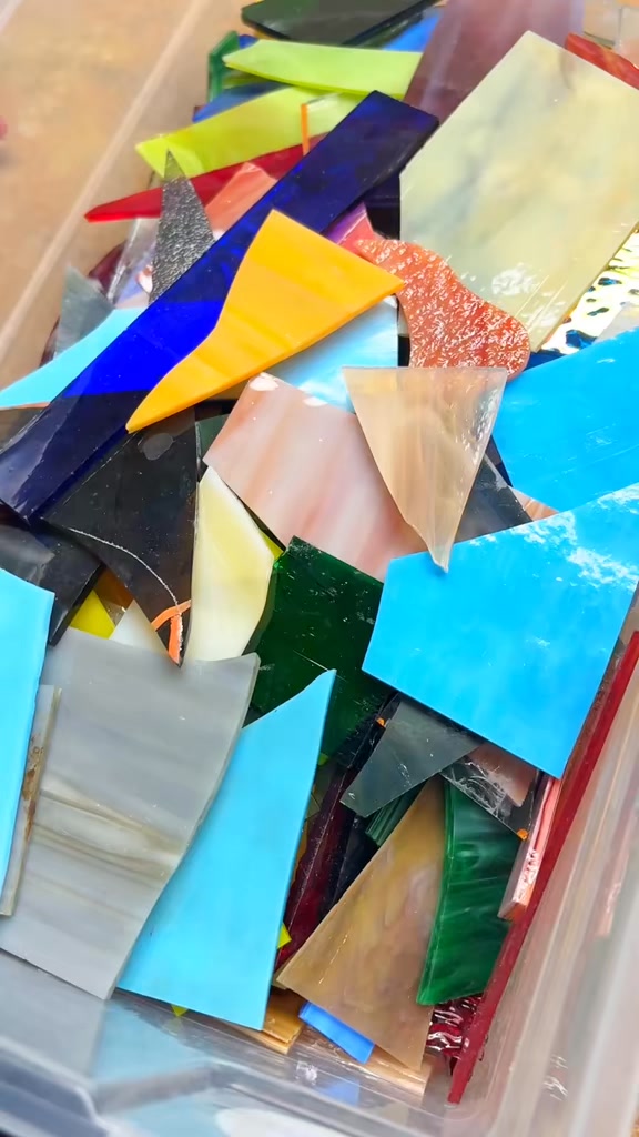 My second pair (and first that are actually wearable) pair of stained glass earrings.
#stainedglass #jewelry #earrings #joy #art