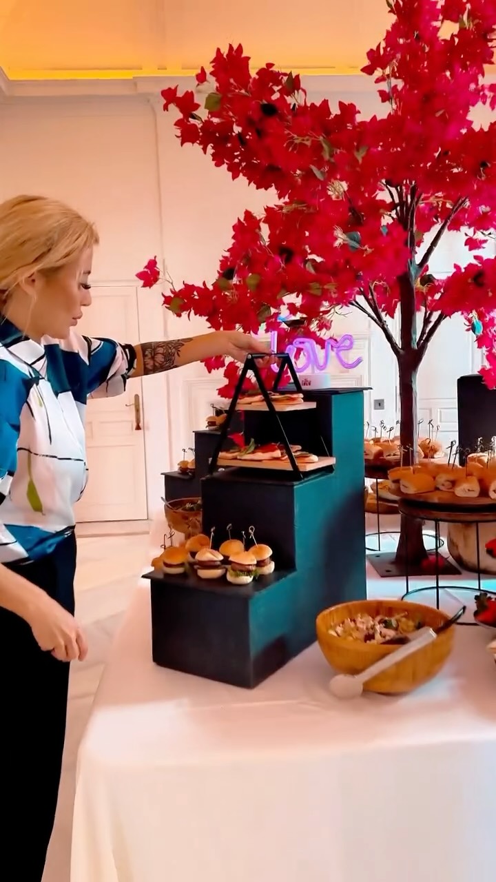 ✨ Check out how we create stress-free, beautifully curated events ✨
From elegant decorations and top-notch service to refined food stations and live cooking, every detail is thoughtfully designed.
Whether it’s a birthday celebration, anniversary, open house, or a private gathering — you name it, we make it happen.
We don’t just organize events.
✨ We create experiences that feel effortless, stylish, and unforgettable.
📞 Get in touch now: 0034-602-687-187
Limited dates available.
#LuxuryEvents #TopNotchService #EventStyling #LiveCooking #FoodStations
PrivateEvents MarbellaEvents MarbellaCatering PrivateChef
BirthdayCelebration AnniversaryEvent OpenHouse
ElegantEvents WeCreateExperiences LuxuryLifestyle ✨🍾