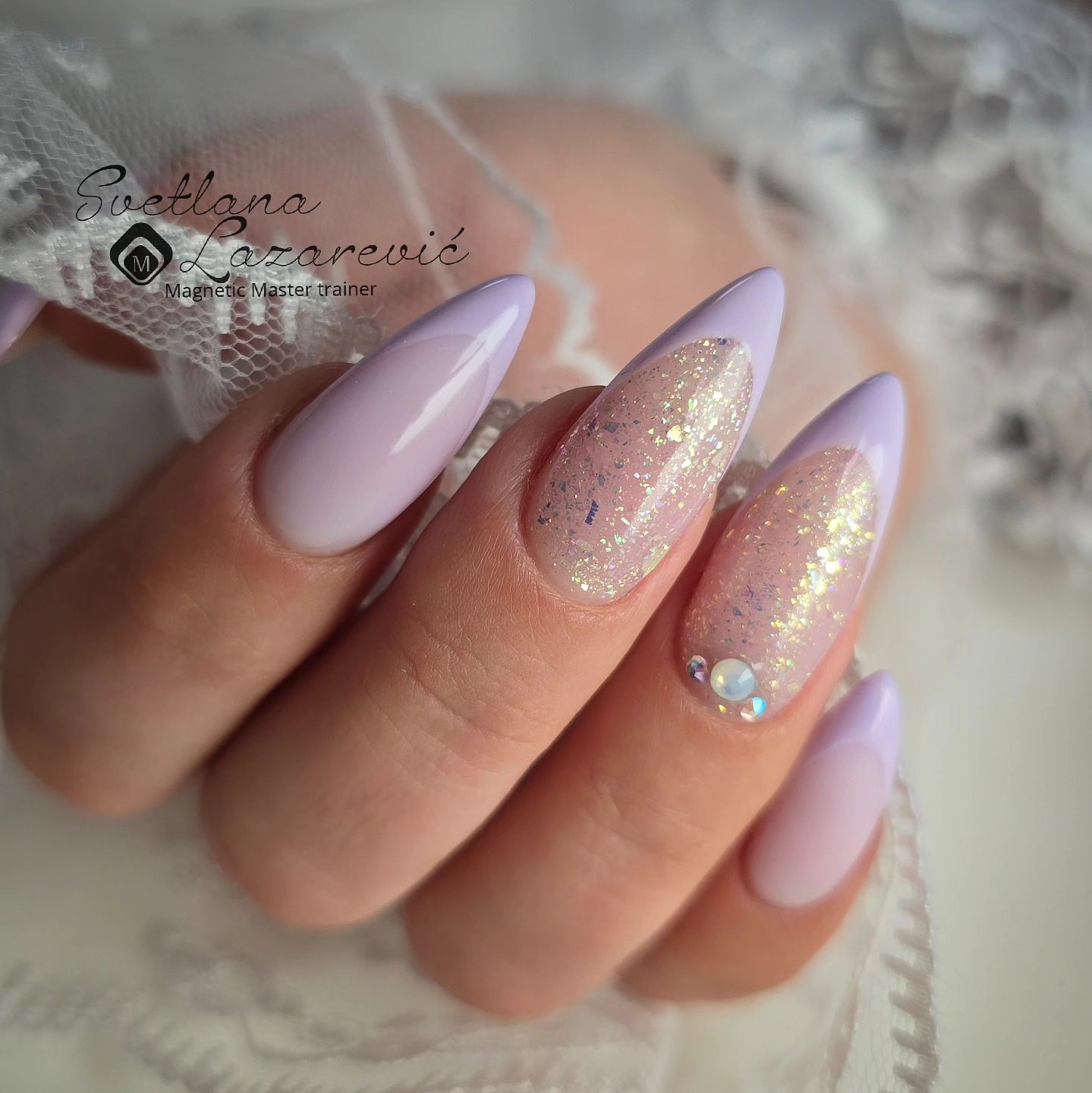 💜Spring vibe nails with all @magneticnaildesign products💜
✨️Topaz Twinkle all in one gel
✨️Blush Lilly
✨️Blueberry Gelpolish
.
#MagneticNailDesign #naileducation #NailInspiration #nails2025 #lilanails💜 #violetnails