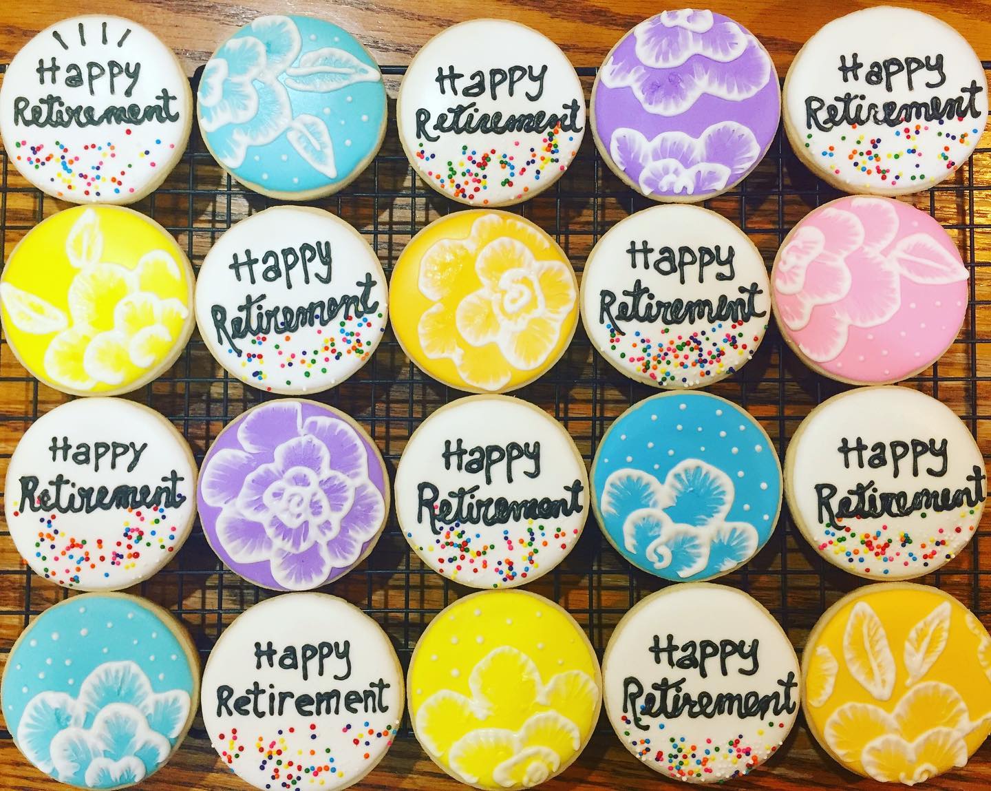 Happy retirement! #cookies #suagrcookies #sugsrcookieart #sugarcookiesofinstagram #sugarcookiedecorating #sugarcookiegram #sugarcookiedecorator #rainbowsprinkles #royalicingcookies #royalicingcookiesart #royalicingflowers #royalicing #royalicingsugarcookies