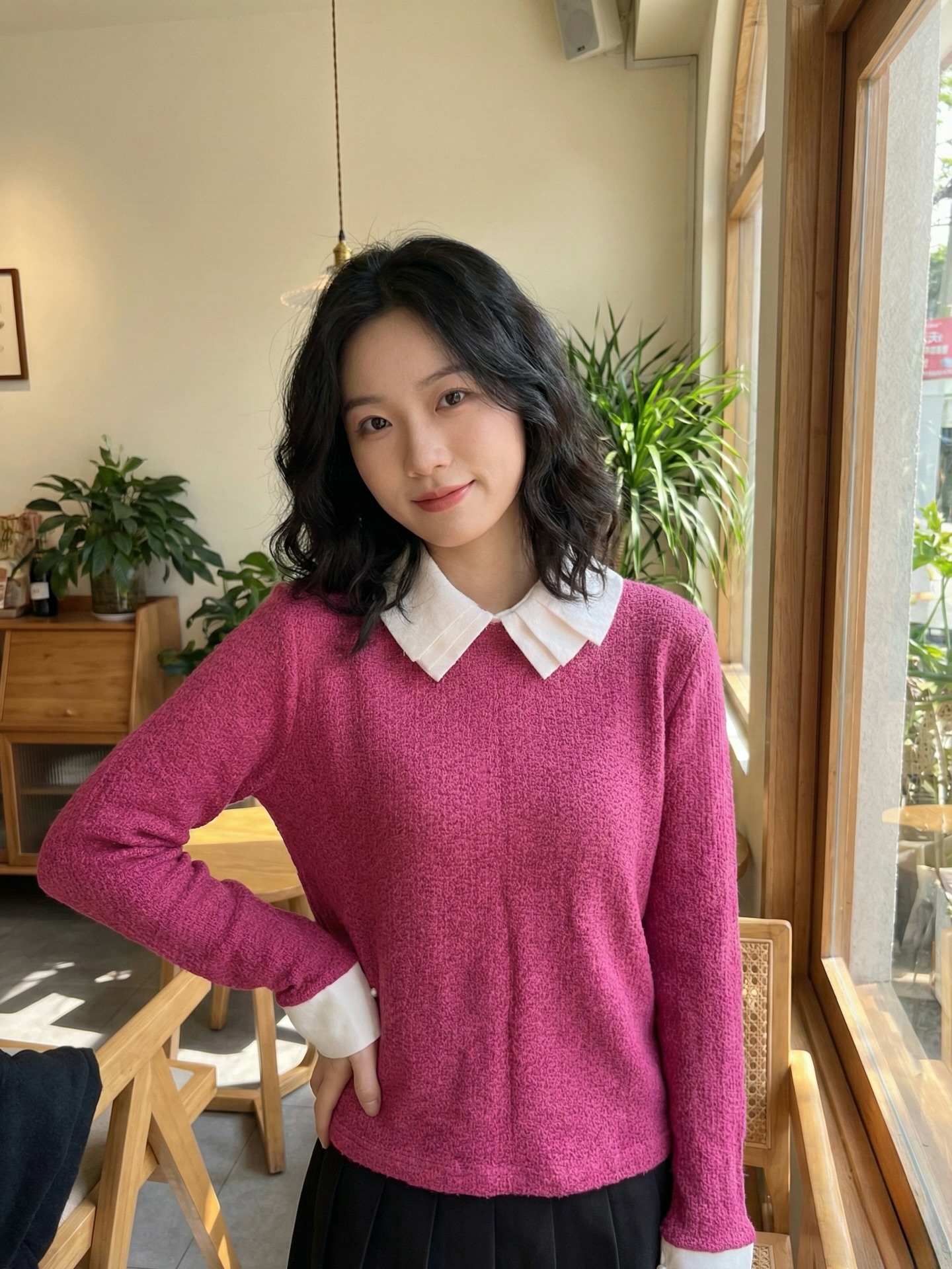 The perfect blend of cozy and polished. ✨ Our new collared knit sweater in Berry is giving major sophisticated energy. Whether you’re at the library or your favorite coffee shop, stay sharp and stay warm.
🛍️ Shop the look: @fashion__kartel
#FashionKartel #DarkAcademia #PreppyStyle #WinterFashion