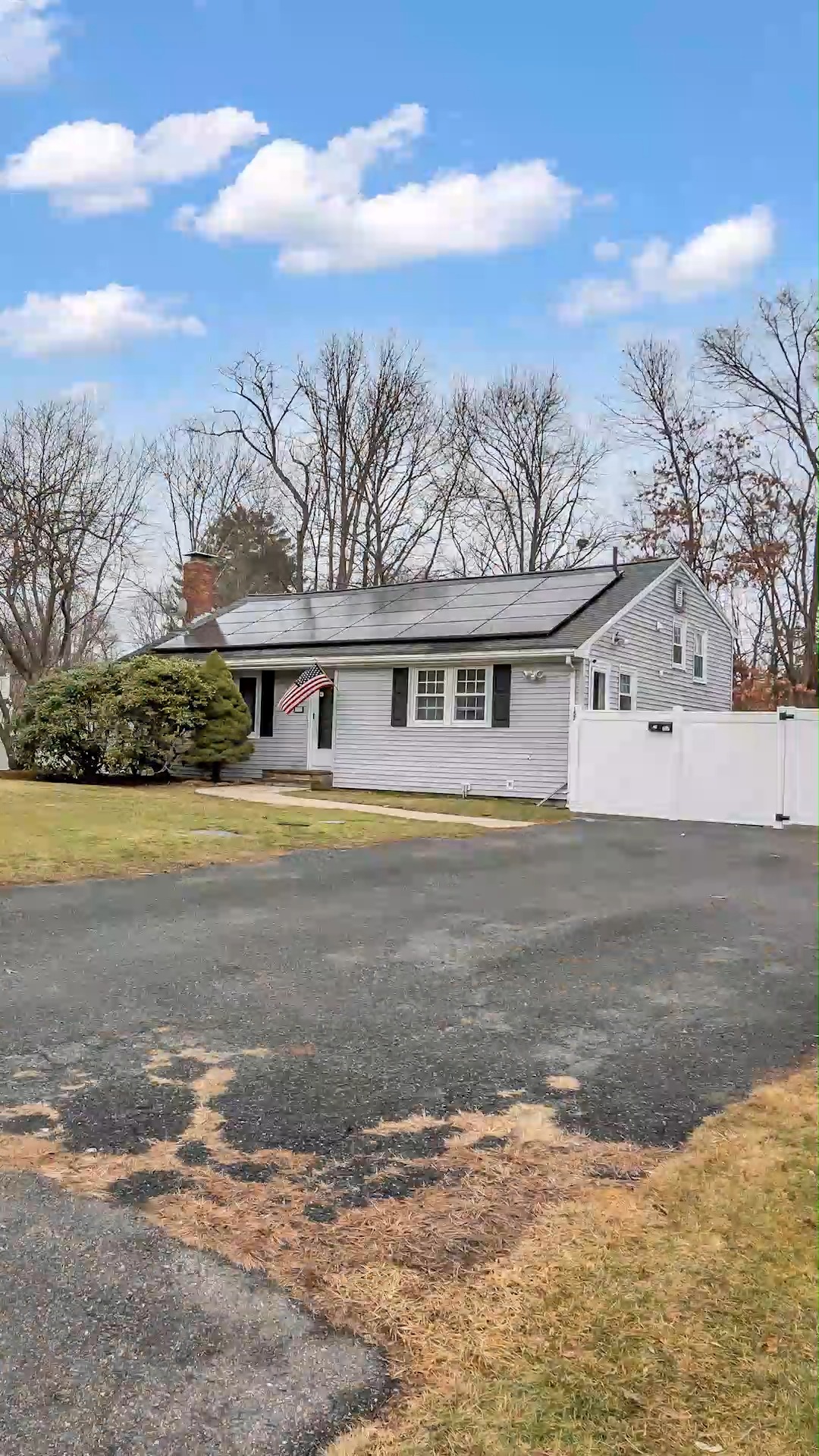 Calm interiors, clean lines, and an easy flow from room to room made this East Bridgewater home a pleasure to capture. From the main level to the finished lower space, every frame felt inviting.