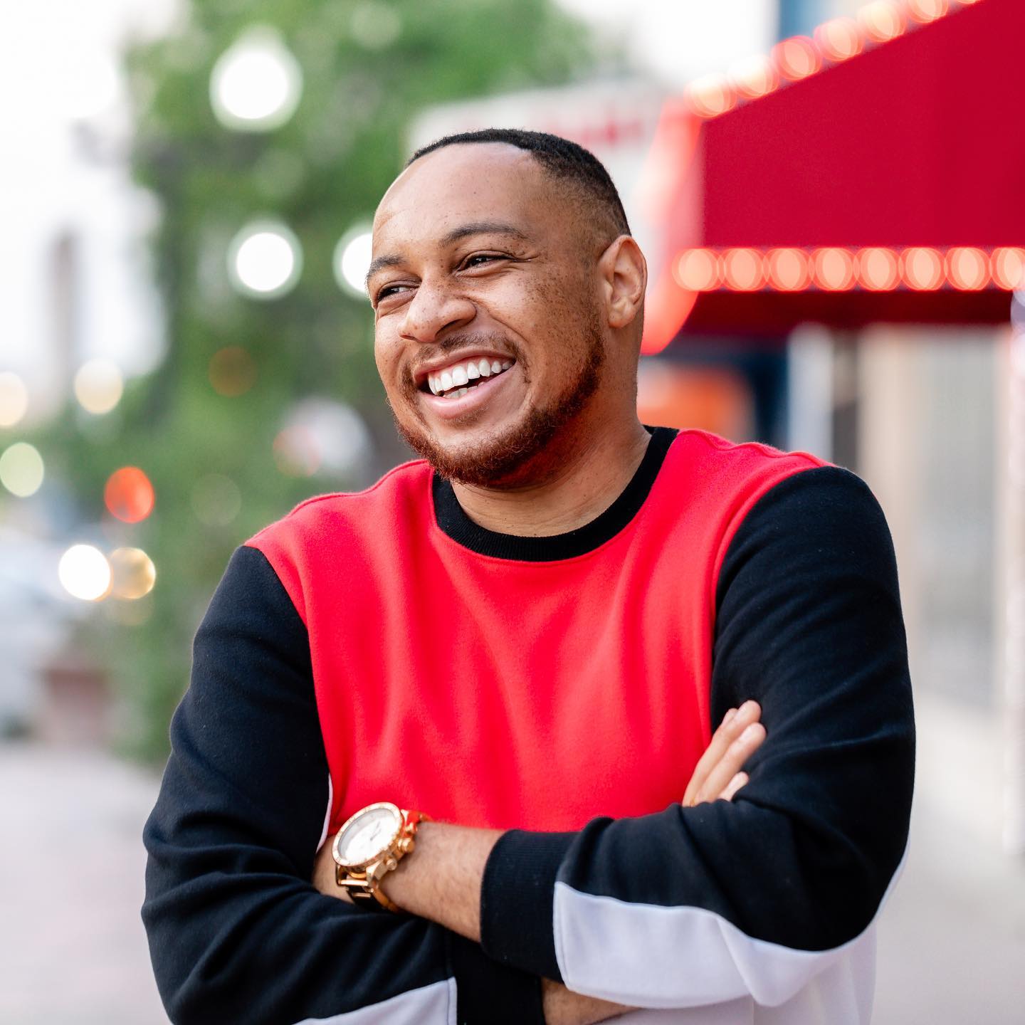 5 Things I Do When I’m In A Dark Place⠀
⠀
You know that feeling where you’re just kind of drunk with the cocktail of anxiety, shame, fear, exhaustion and more? Yeah I do too! Often. We can’t control when the darkness comes, but we can control what we turn to to get back to light. Here are 5 of mine: ⠀
⠀
1 PLAY PIANO 🎹🎤⠀
Music is a major way to relieve stress for me. There’s nothing more freeing than being in a room alone (the darker for me the better) with a piano just playing and letting my brain go. I don’t even have to play anything in particular, just channeling emotion into art makes me feel free. ⠀
⠀
2 VOICE MEMO 🗣📱⠀
I record a voice memo talking to myself. Ok I know that’s weird but I’ve learned that I’m better at giving grace to others than I am to myself, so I try to talk to myself in third person and sometimes it’s easier to access that way. I pretend I’m the mentee and the mentor, or the pastor and the church member. I get it out and then try to talk to myself like I’d talk to someone else.⠀
⠀
3 READ 📖📚⠀
Sometimes the dark place is because my problems feel bigger than me. Reading helps me get knowledge, and once I understand the problem it doesn’t feel as big anymore, OR I feel like at least there’s not something wrong with me because someone else went through it and wrote about it. ⠀
⠀
4 THE BEACH 🏖🏝⠀
Taking a walk in nature always helps me. Parks are great, hiking is great, views are great but the beach is my fav. I like to stand near the water and think of my life. There’s the part of the water I can see, and then there’s the rest of the ocean that’s out of view. That’s how life is. I’m reminded that God controls the “ocean” of my life, and God covers the parts that are out of my view. ⠀
⠀
5 PRAYER 🙏🏽 ⠀
The other practices help my emotions and my physical body; prayer realigns my spirit. Whether praying scriptures, silently meditating, praying in tongues, or just flat out crying for an hour, prayer brings me back. ⠀
⠀
BONUS: I go to brunch. 🥓🧇🥞⠀
And I order many things.⠀
All the things. ⠀
I love brunch. 😂😂🤣🤣😂😂⠀
⠀
What kinds of healthy habits pull you out of a dark place?⠀
⠀
#BlackLove #BlackMentalHealthMatters #BlackBoyJoy #Faith