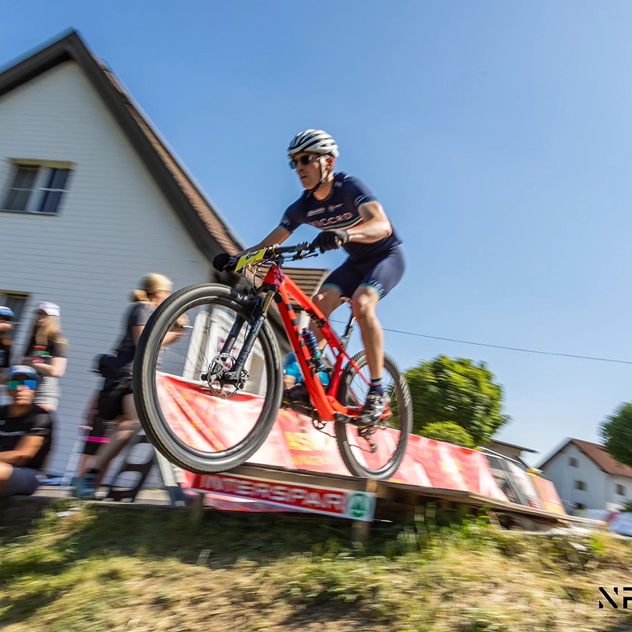 Send it like it's...
T/B to GP Windhaag where Zoltan rocked his age category.
.
.
.
📸 Pils #xcmtb #viccrd #raceday #jumpline #lifebehindbars #cyclingphotos #cyclinglife