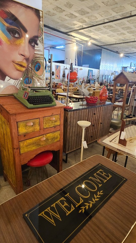The perfect place to spend a rainy weekend in Lisbon finding that one piece that makes a room truly pop. Something vintage made of real wood or wrapped in lush velvet is always worth the investment.
Interiors can feel so cookie cutter and showroom perfect but a singular piece like this brings instant personality and soul into a home 🏠
#vintagefurniture #designinspo #lisboninteriors #furnitureportugal #homedesigner