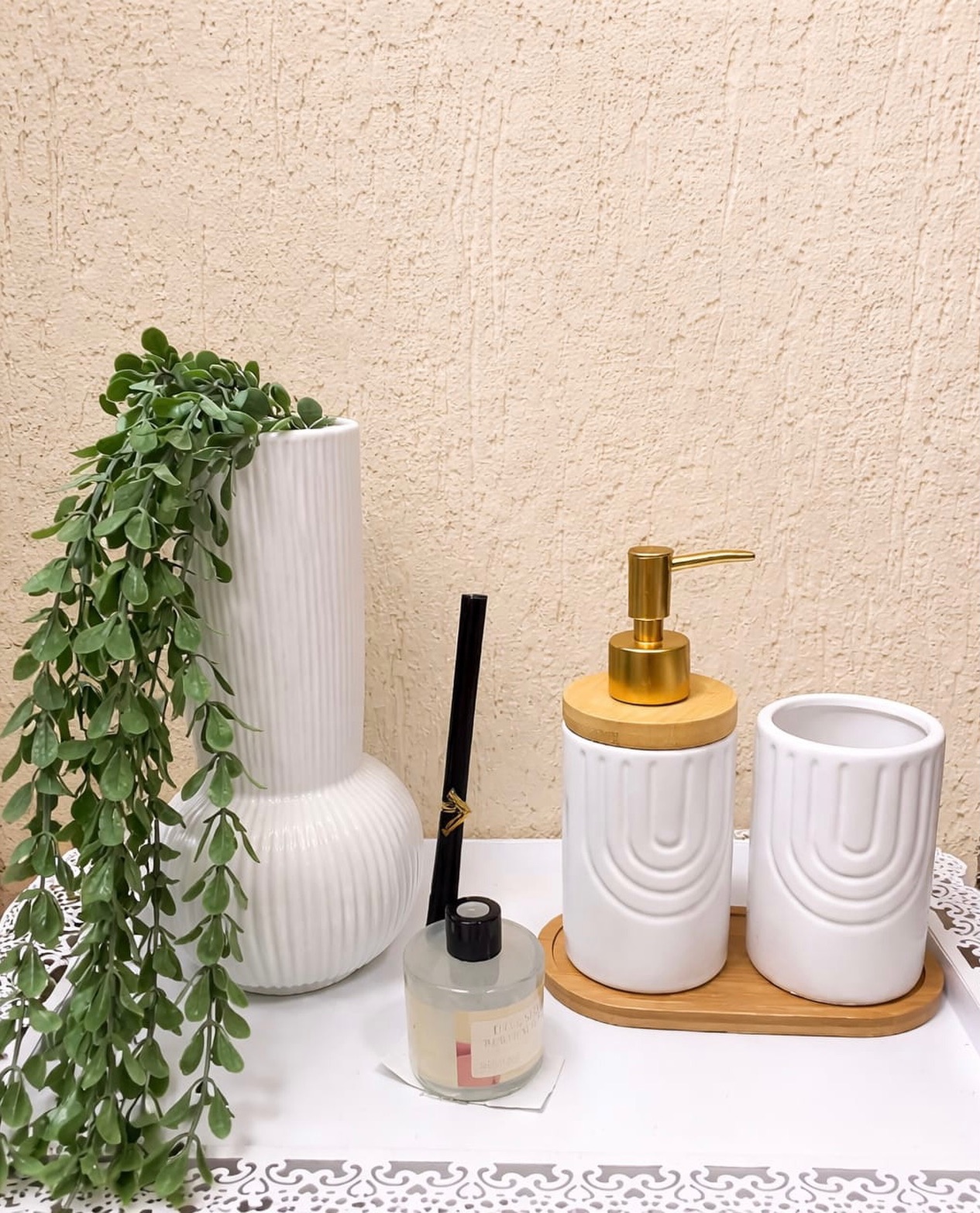 Detalhes que transformam qualquer ambiente , sua casa merece beleza onde o bom gosto encontra o conforto ❤️
#ambientação #decorção #ambientehouse #fypge #25demarço