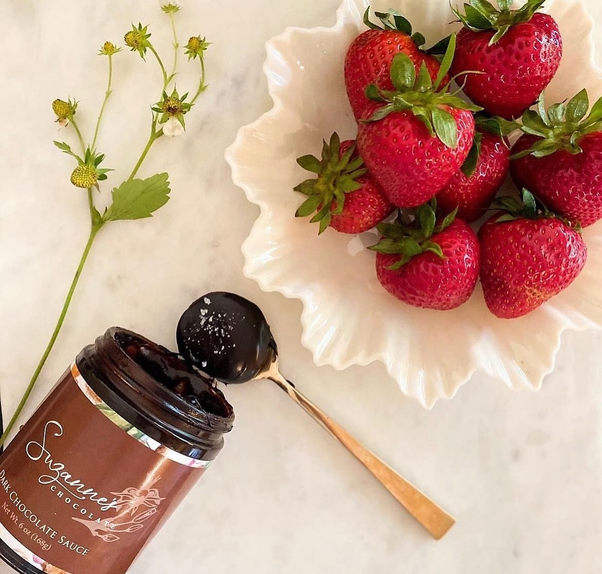 Spring is springing! & our favorite combo is our chocolate sauce with berries. 🍓
Come find us this weekend at the @beavertonmarket from 8:30-1:30pm & @vancouverfarmersmarket from 9-3pm Saturday and 10-3pm Sunday!
