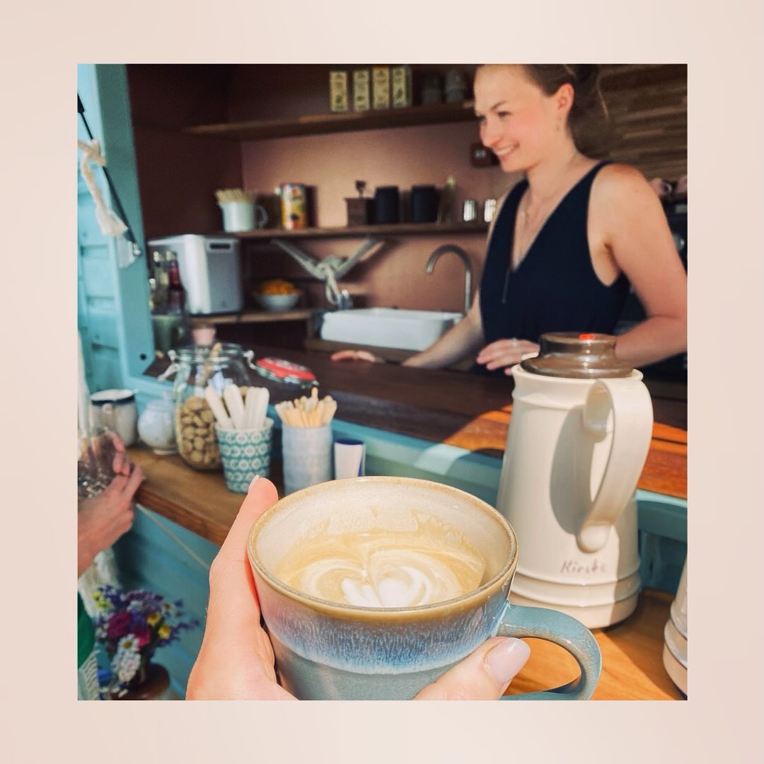 Das daddeldu ist besonders gern auf Hochzeiten unterwegs.
📷 @so___ph___ie - Danke 🫶🏻
#coffeebar #ginbar