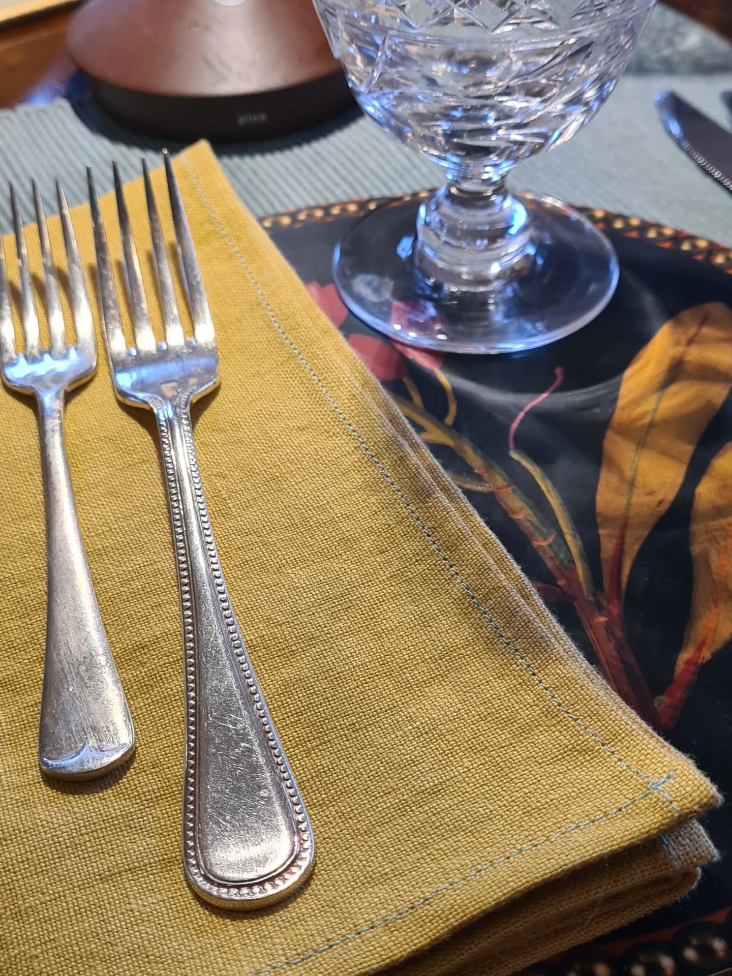 Kerry Gold and Dingle Moss napkins. Great combination for Sunday lunch. #irishlinen #linennapkin