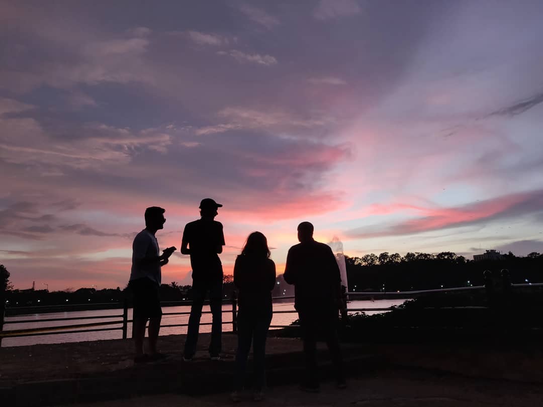 Sunsets like these
#themomolife