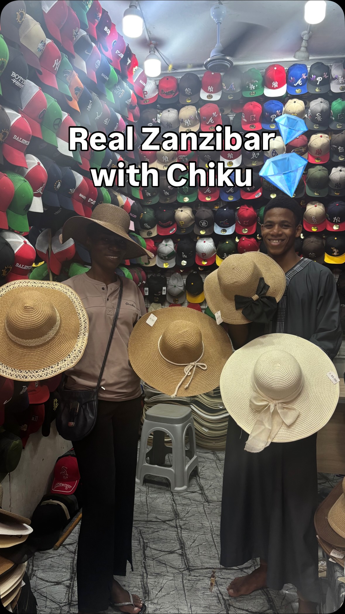 💎A private half-day excursion, separate from standard tours that are usually arranged only once you arrive. Stroll through the city’s streets at a slow, authentic pace with Chiku, our villa’s housekeeper, who knows every corner of Stone Town like the back of her hand.
📸 Wander through the lively market among stalls of fresh dates, spices, fabrics, and souvenirs. Observe daily local life, discover hidden alleys, and be guided by someone who truly knows the city and its secrets.
⏰ This half-day experience is unlike any traditional tour:
no tourist routes, no crowded groups—just a real walk through the everyday life of Stone Town.
🏡 ✨ Real Life with Chiku
An authentic adventure, far from classic tours, for those who want to feel the true heartbeat of Stone Town.