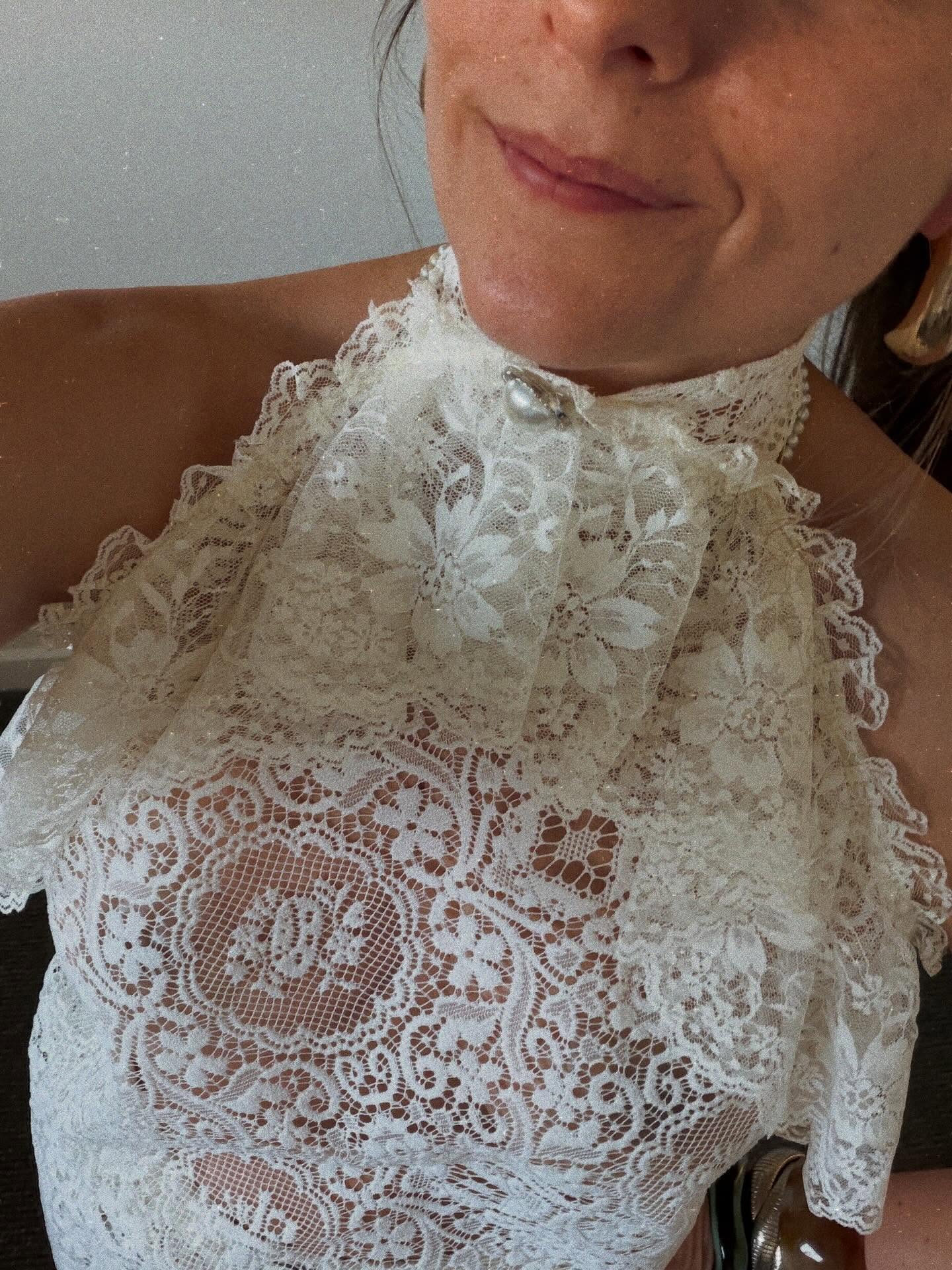 Beautifully transformed vintage old curtains turned into a one‑of‑a‑kind top. DM for custom work and special projects
#upcycledfashion #sustainablefashion