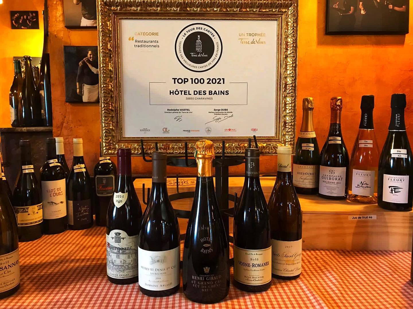 Proud and happy to be part of the top 100 French wine List since 2017 🏆🍷
Heureux et fier de faire partie du top 100 des meilleurs cartes vins Française depuis 2017.
Merci à l équipe et nos amis vignerons🙏🏻
@hoteldesbains.charavines
Merci @terredevins
#winelover #winesharing #levin #winestagram #top100 #bestwinelist #bestwinecellar #familybusiness #terredevins #tourdescartes2021 #somm #frenchwine #winemaker #vigneron #vigneronne #congrats #sommelierteam #awards #proud #happy #thankful #wineinstitution