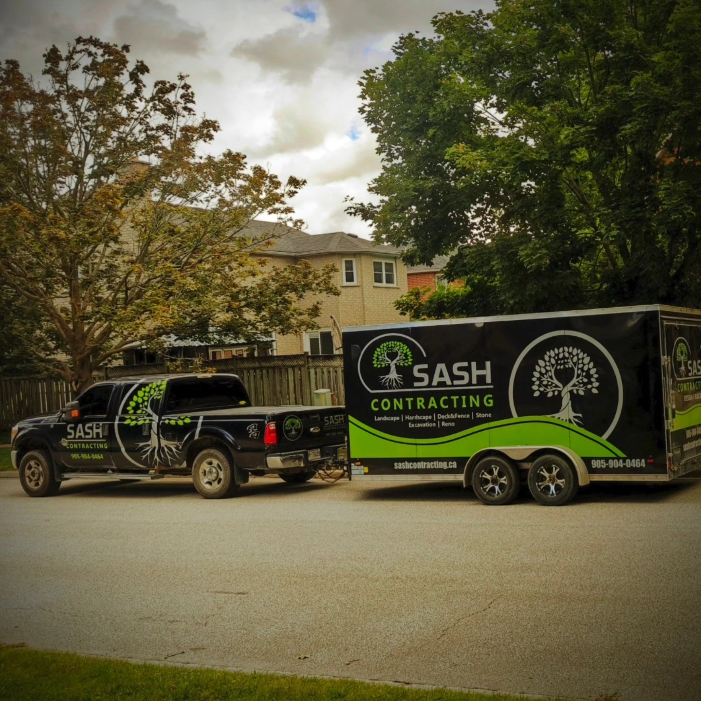 Clean truck trailer combo
#landcaping #hardscape #f250 #workhard #tooltrailer #contracting_company #heavyequipment