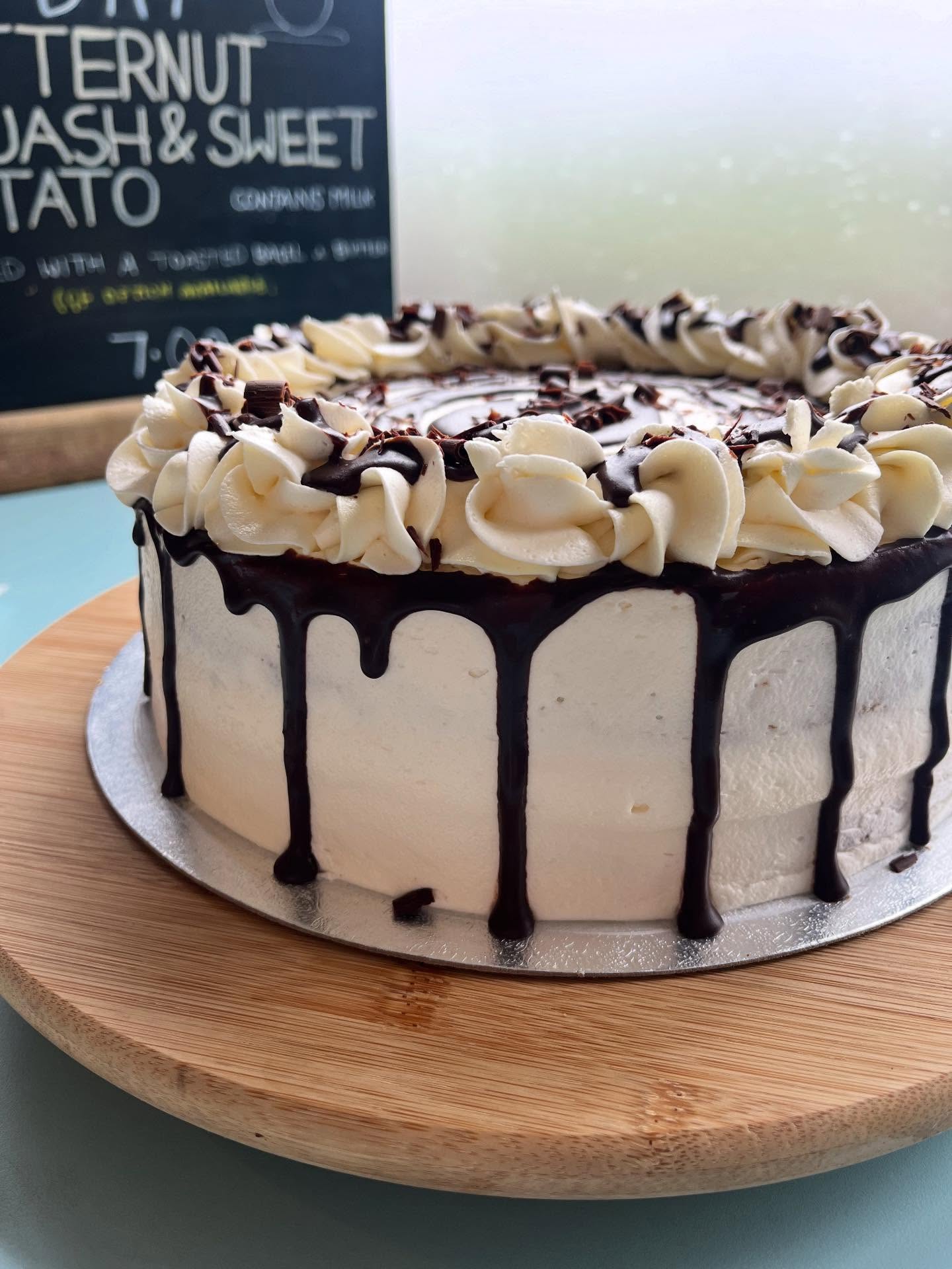 Chocolate and vanilla marble cake 🧁 It almost looks too good to eat! Almost 👀😍
#themeadowcafe #themeadowcafechelt #chocolatecake #localcafe #visitchelt
