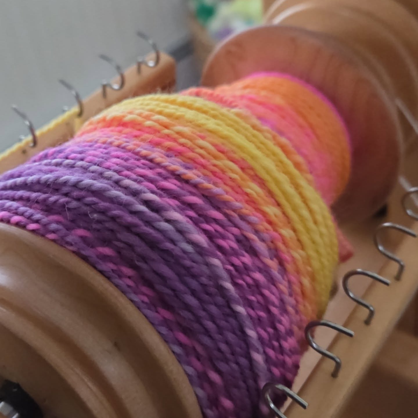 One of my favorite color combinations!
#sunriselodgefiberstudio #spinnersofinstagram #spinning #handmade #handspunyarn