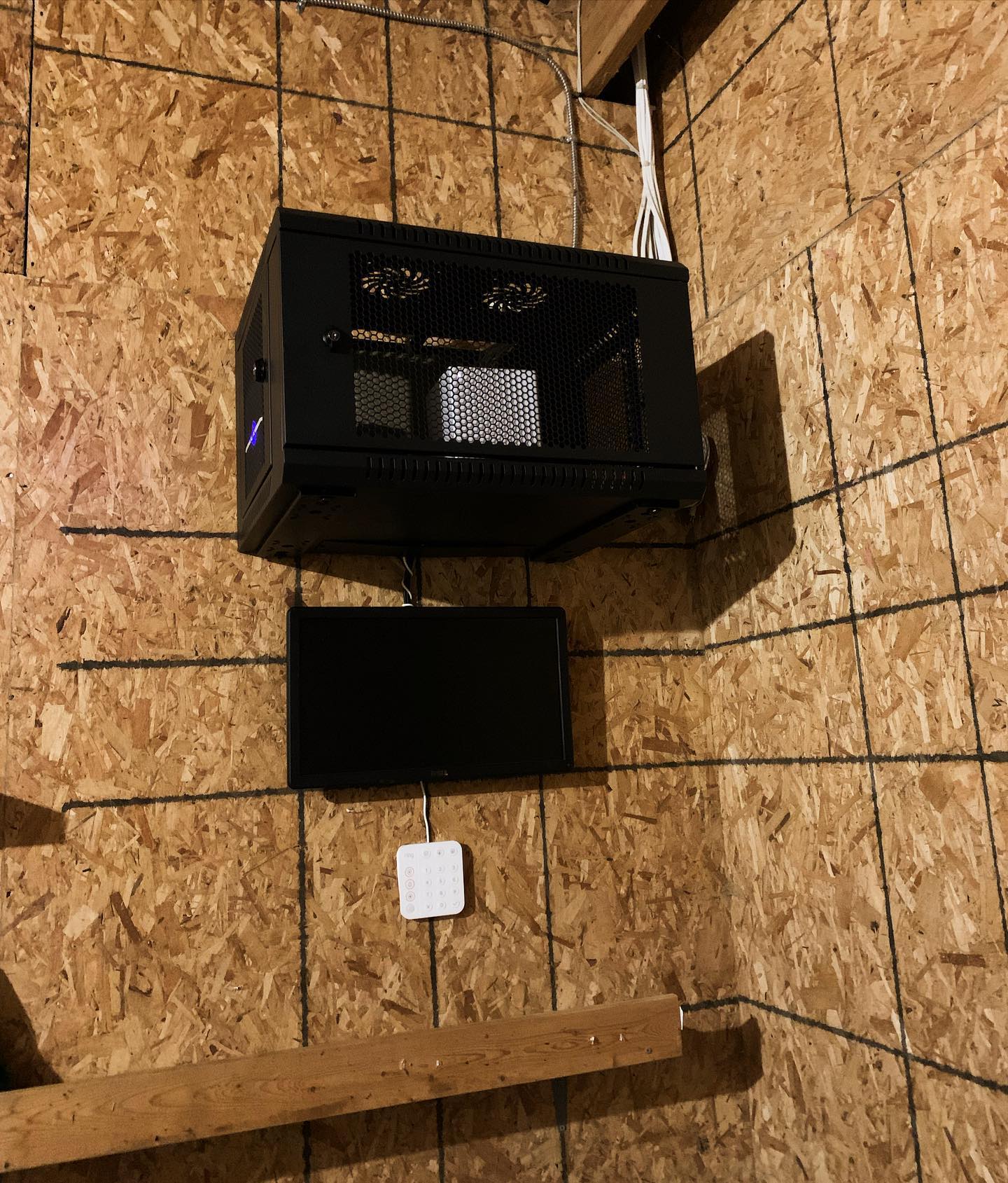 We can never be too prepared when it comes to safety for our beloved animals, guests and facility! We recently requested the assistance of local public safety officials to come to Bristol and assist in development our new fire & security systems. With the help of our local public safety officials we were able to develop, design and implement several systems that provide peace of mind to all!
Thank you to @cityofpainesville & Leroy Twp Fire for all of your help in our A.) Fire Prevention Plans & B.) Emergency Protocol Plans.
This little black box may not look like much but it is the heartbeat to providing a safe and reliable facility here at Bristol! 😊