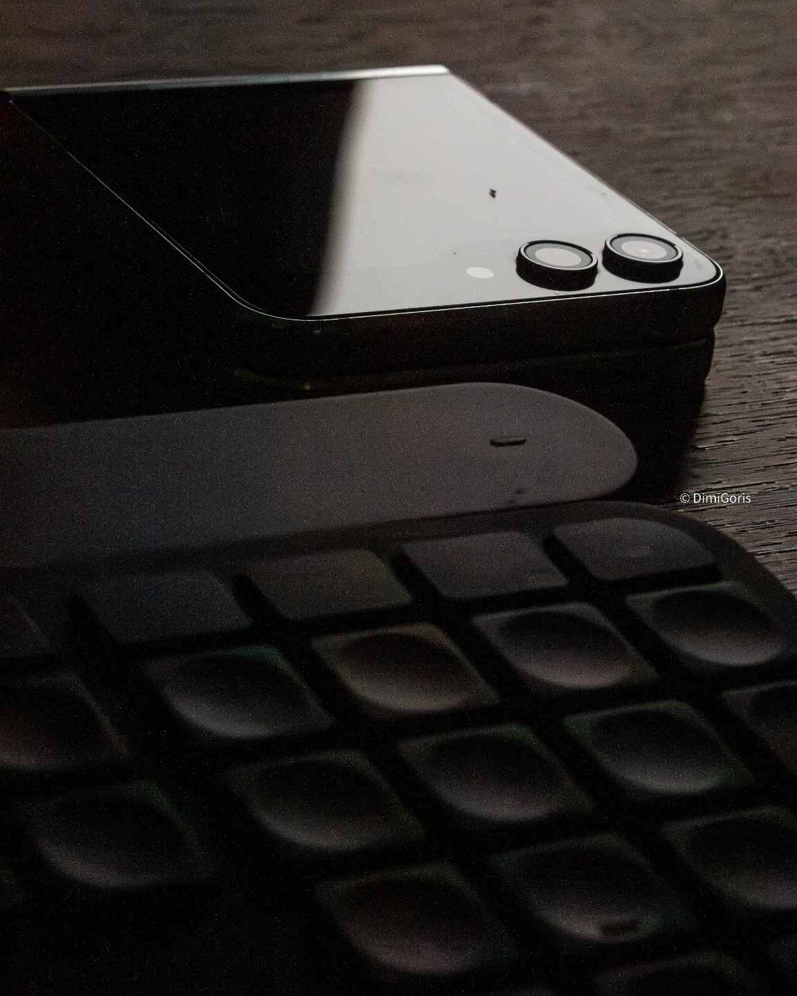 #homeoffice vibes captured 📸
.
.
.
Keeping it simple and sharp. Productivity starts here
My Logitech Craft keyboard & Samsung Galaxy #flip5 are my daily workhorses.
@logitech
@samsung_be
#home #office #desk #photography
#productphoto #samsung #logitech #vibe #capture #professional #business #homeoffice #equipment #tech #b2b