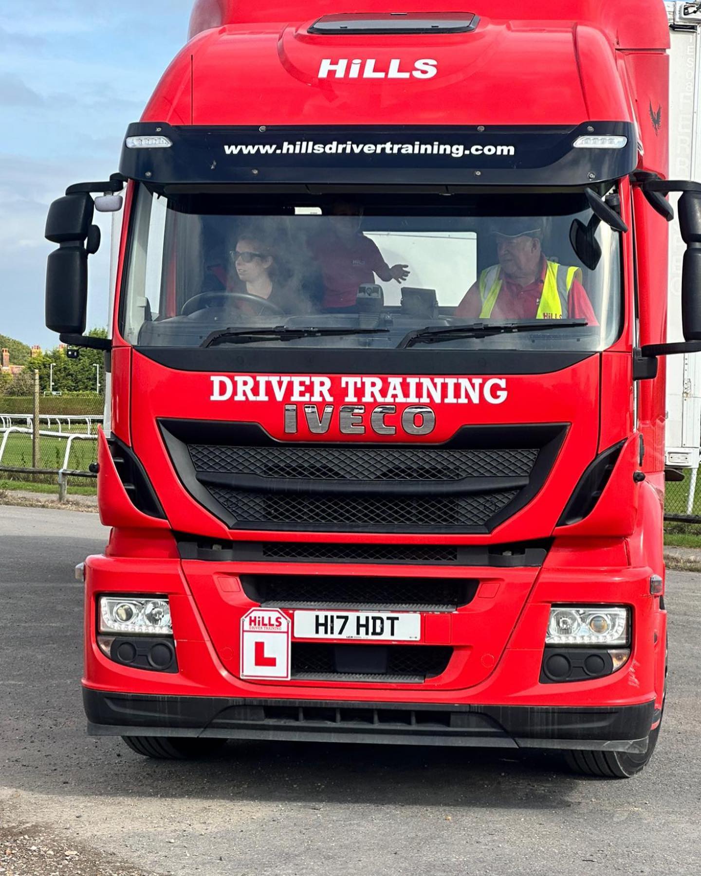 This afternoon, we decided to have a go at driving a lorry.
Massive thanks to Hills Driver Training, for more details please do drop us a message.
#horselinx #truckdriver #sundayfunday #girlboss #horsebox #lorry #hillsdrivertraining #sussex