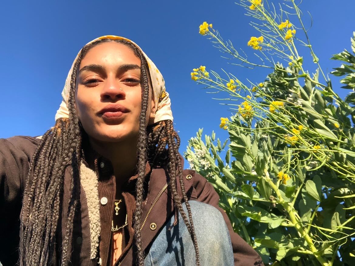 The 229th recipient is ameia @ameiasmith of @flhfarm in Oakland, CA.
ameia writes, “I farm because it’s what I know. This work came to me with deep lessons of the importance of land as an anchor for community, and land tending as a practice of how we build sanctuary. Land tending teaches us reciprocity — that is, what it is to be with each other more presently, carefully, and lovingly — and shares whispers of what knowledge might emerge when we let ourselves be guided by rhythms that are not solely our own. Working with land asks how might we listen more deeply ~ to the seeds, the soil, the birds, the moon, the winds, and to each other.
I am oriented especially towards land memory and seed storytelling of Black freedom. land keeps our stories safe. It is a portal for time travel. This work has been opening for me an inquiry into what freedom might come from through connecting more deeply to time ~ what it means to be as gentle with and honoring of death as we are with life, and how to move gracefully and with reverence between worlds and rhythms, like clay.”
#flhfarm #realfarmercare