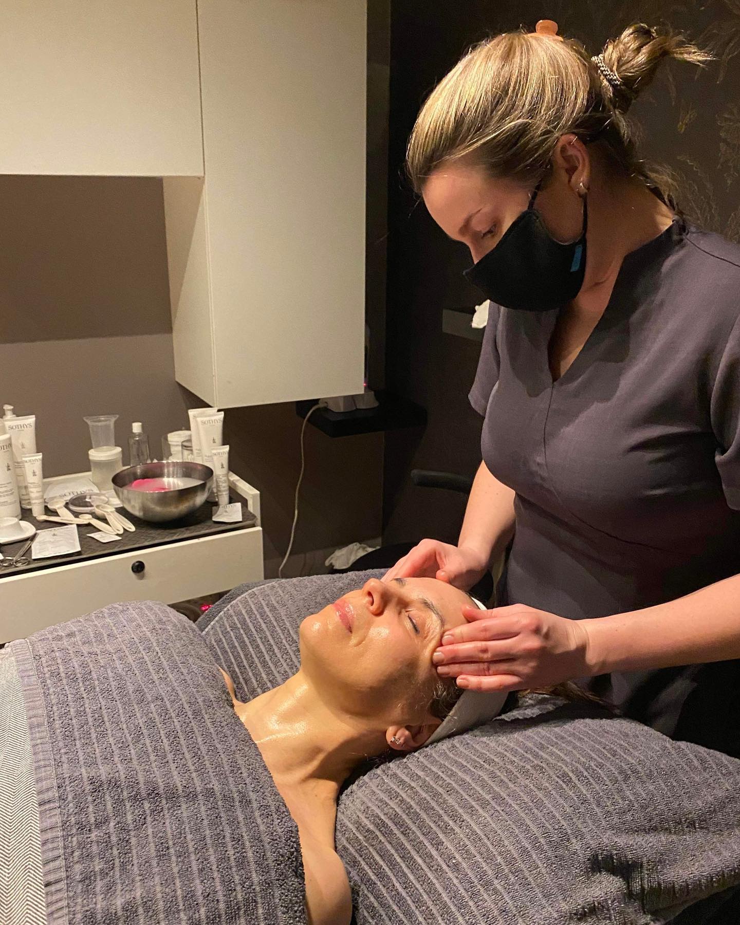 STUDENTPRIS FOR ALLE 👏🏼
De neste tre ukene har Bettina "Back to School" kampanje på Dyprens behandling og Vippeløft til studenpris for ALLE!
Lyst til å starte hverdagen igjen følende litt mer fresh og klar for morgendagens plikter og fornøyelser? 😍
Besøk vår online booking for enkel bestilling i dag!
Book bare behandlingen for Dyprens eller Vippeløft under drop-down menyen Studenttilbud 😉
*Tilbudet gjelder i uke 34-36, fra 21. august t.o.m. 9. september hos Bettina.
#TemaHud #formerennvelvære #Asker #Nesbru #hudpleie #hudpleieasker #hudpleienesbru #hudpleietips #hudpleieprodukter #hudpleierutine #hudpleiesalong #handlelokalt #støttsmåbedrifter