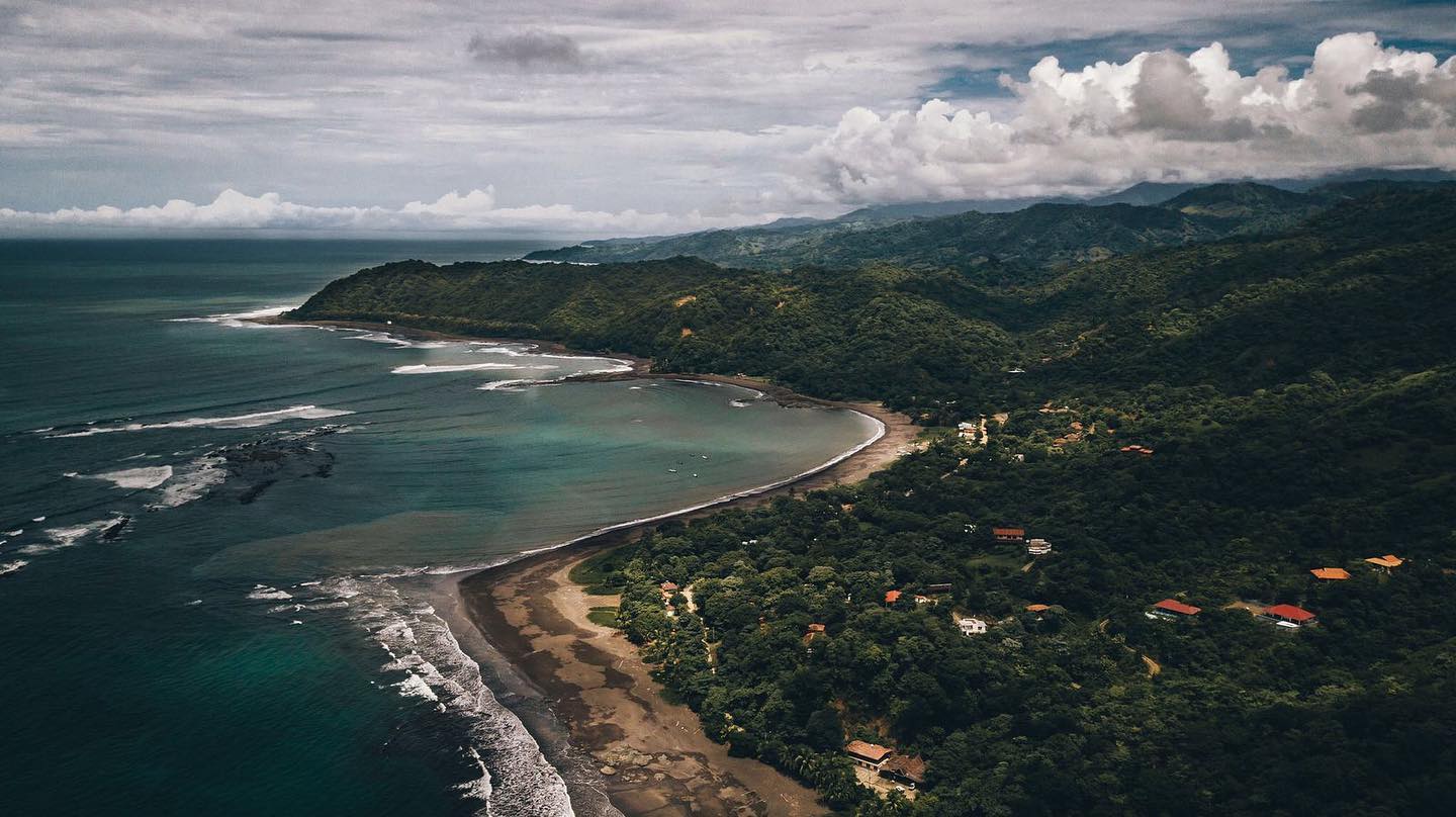 🍃Welcome to Cambutal🍃
Always growing but never changing.
Waves, jungle, fishing, music, dancing, horses, the unexplored, and surprises words don’t describe unless you’re here to see them.
A culture of cowboys and country life in its soul.
Thanks for visiting, and if you haven’t yet, see you soon ;)
🍃Bienvenido a Cambutal🍃
Siempre creciendo pero nunca cambiando.
Olas, jungla, pesca, música, baile, caballos, lo inexplorado y las sorpresas, las palabras no describen a menos que estas aquí para verlas.
Una cultura de vaqueros y vida en el campo en su alma.
Gracias por visitarnos, y si aún no lo ha hecho, nos vemos pronto;)
📸 @emitepty
#cambutal #azuero #panama #atp #visitpanama