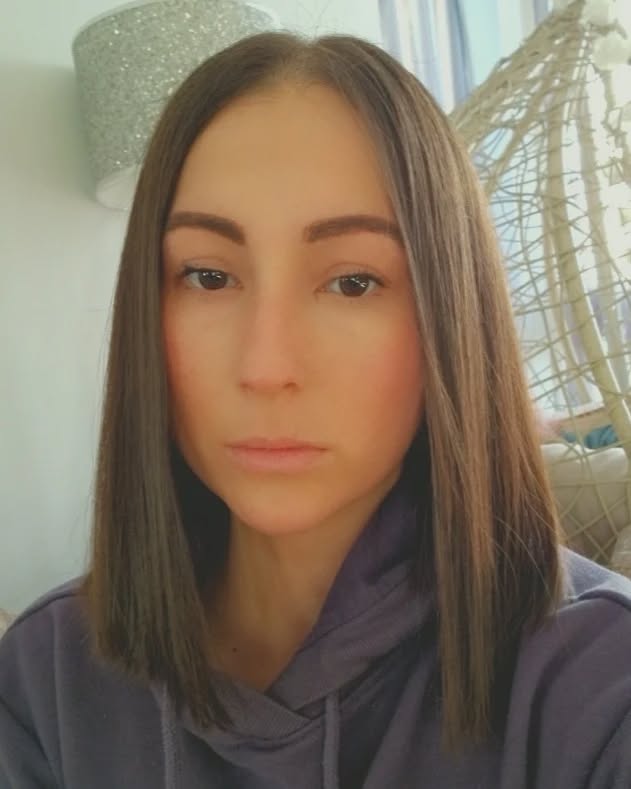 I hate this version of me
The complete lack of control
Putting on weight when I have fought so hard to loose 5 stone, because the steriods make u so hungry.
The fact my hair is falling out, its so thin. I don't wear it down as hair just falls out when it's touched.
It took such a long time after an awful relationship to get me to like the way I was. To feel confident and happy with the way I looked and felt.
The complete isolation i feel. God I'm fed the fuck up today.
Of people who say they are there. Yet are no where to be seen.
In my head iv got flu I feel crap, not one part of my head can compute that I'm actually sick or y I need this stupid picc line in my arm.
Or have to spend every Thursday in hospital having chemo when my head dosent feel like I need it..
I want my life back. I want me back. The version of me I fought si hard to get after having my control taken away