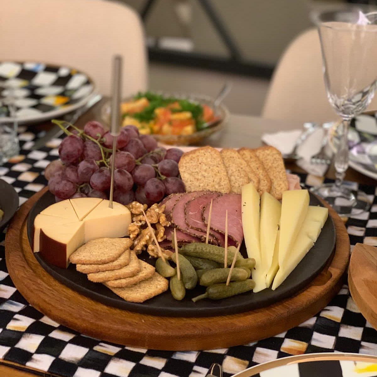 Sevdiklerinize keyifli sofralarınızla fark yaratmak için bize ulaşabilirsiniz ☺️ sunum#sunumönemlidir #istanbul #yemek #kahve #lezzet #mutfak #instagood #hediye #dekorasyon #izmir #instagram #keşfet #food #evdekorasyonu #ceyiz #çeyiz #yemektarifleri #dekor #home #instafood #love #yummy #tatlı #hediyelik #like4like #turkey #moda #aksesuar