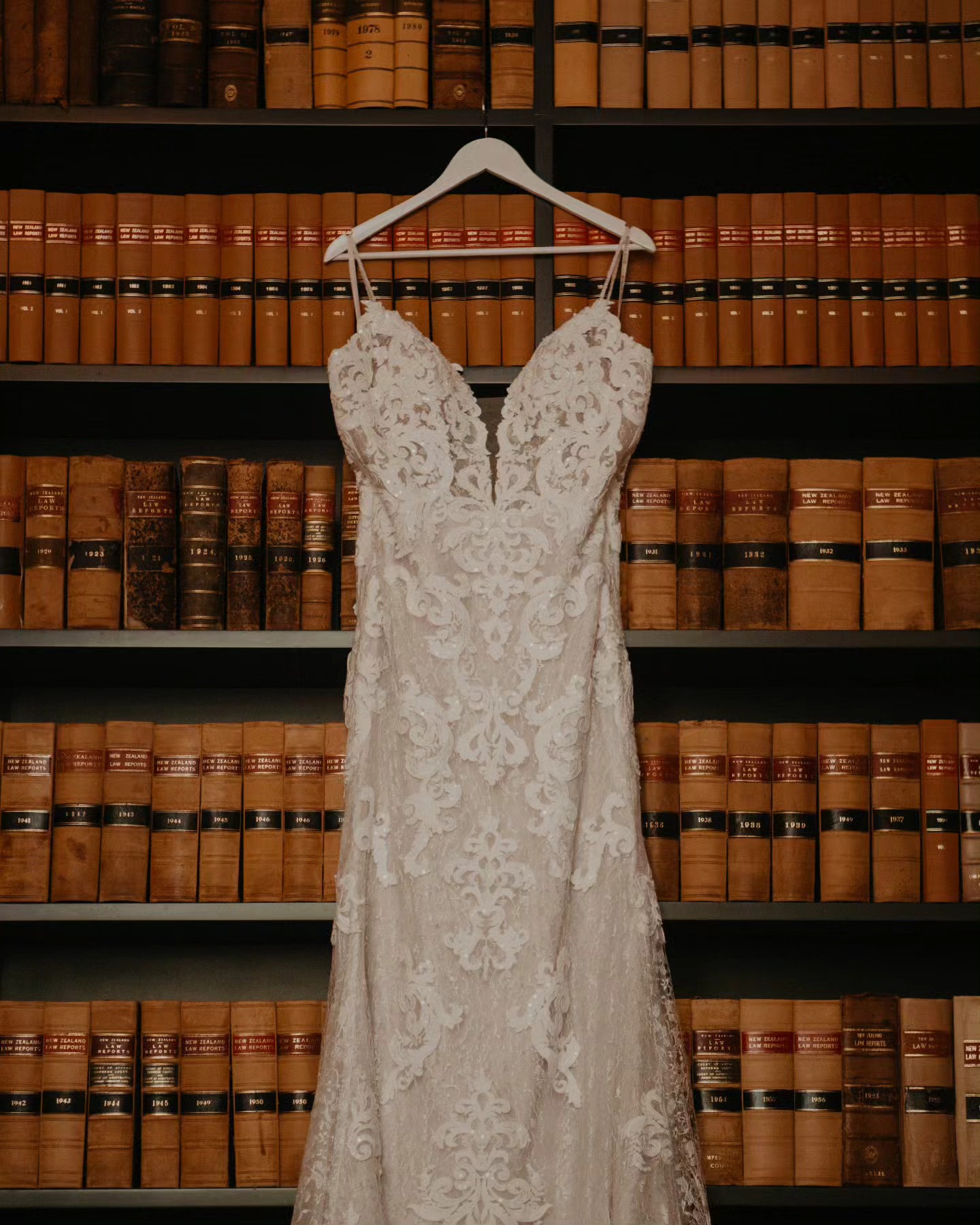 Book lover 🤝 lawyer= this library 😍
This day gave us all the feels, the library room was stunning and how beautiful is that dress!!