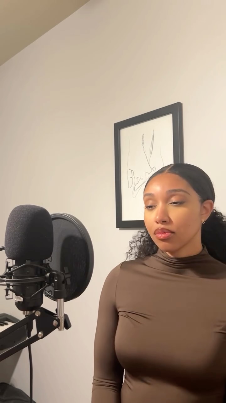 Valerie - Amy Winehouse Cover 🎶🎼🎙️
#coversong #valerie #chinarahill #targetaudience #dmvsinger