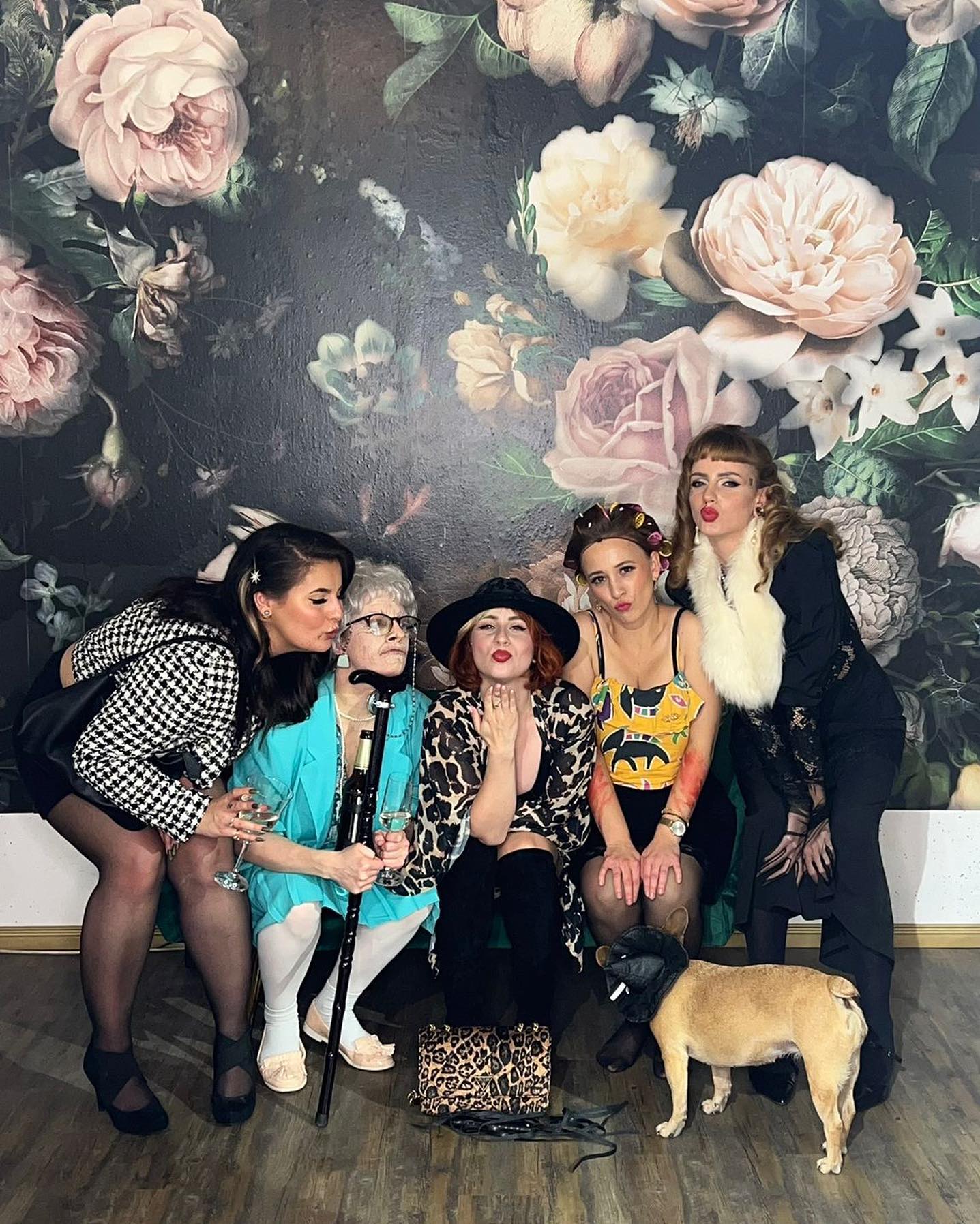 So viel Liebe für dieses Team ( leider ohne Jule auf dem Foto ) 💕
#halloween #kolumbien #columbia #team #crew #sekte #family #köpenick #kopfkünstler
