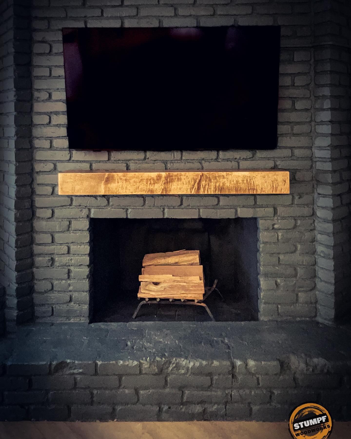 Simple and elegant Figured Maple Mantel for @bridget_giroux_design in Incline Village. The colors in this condo are just beautiful.
…
DM me if you’re interested in an heirloom piece similar to this beautiful treasure.
#StumpfWoodworks #MakeGaragesDirtyAgain #TreeToTable #Lacquer4ever #ModernRustic #LiveEdge #Urbanwood #HandcraftedFurniture #SustainableFurniture #NevadaArt #LiveEdgeFurniture #RusticModern #Woodworking #Handmade #Organic #MountainModern #MadeInReno #BespokeFurniture #Tahoe
Sustainably harvested fine furniture from the beautiful Lake Tahoe basin