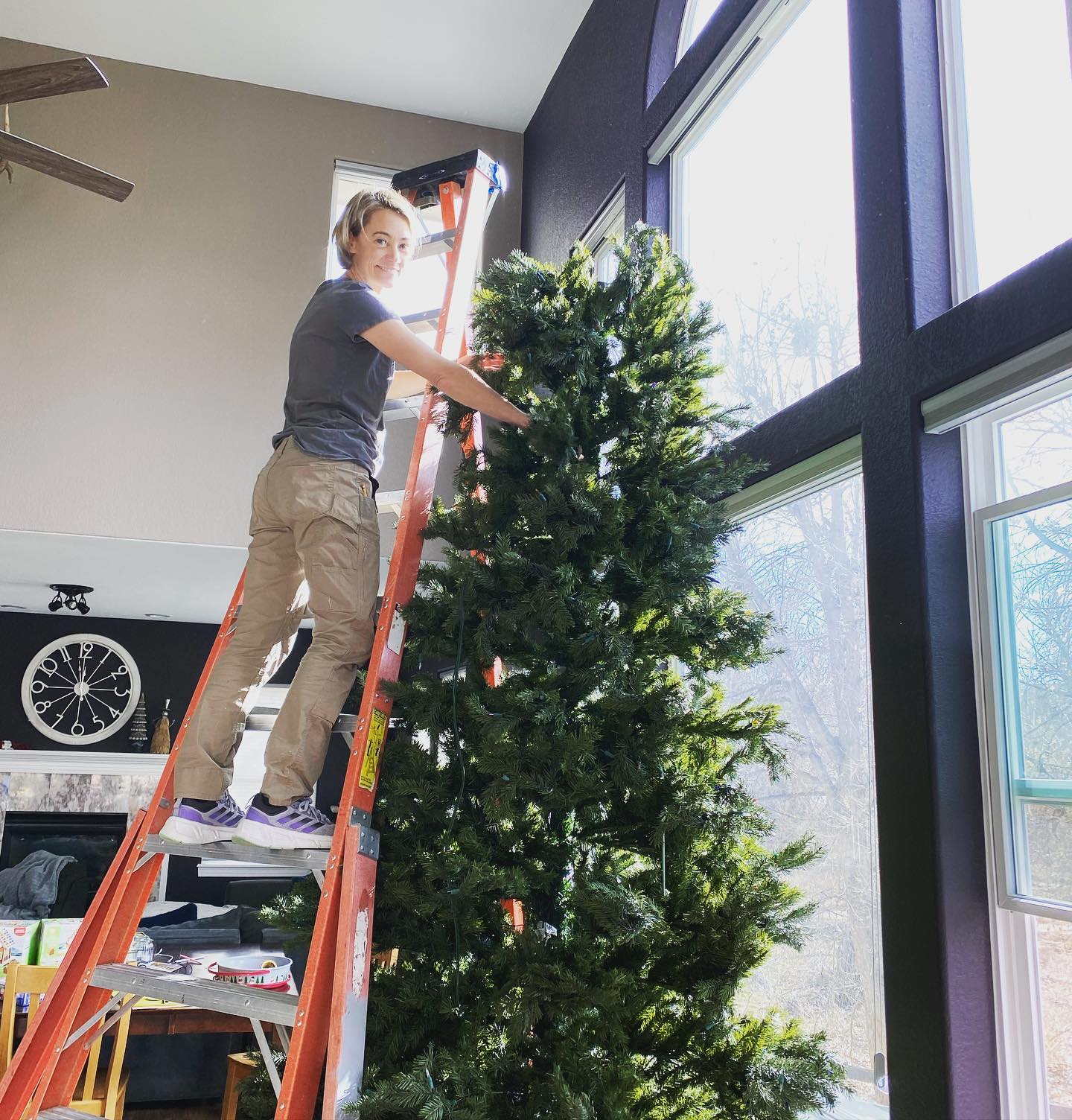 Things you didn’t know a professional organizer can help you accomplish! Maybe getting out that tall ladder and large boxes is dragging down your holiday spirit! Let me help you break thorough the overwhelm so you can enjoy your space this season. 🎄