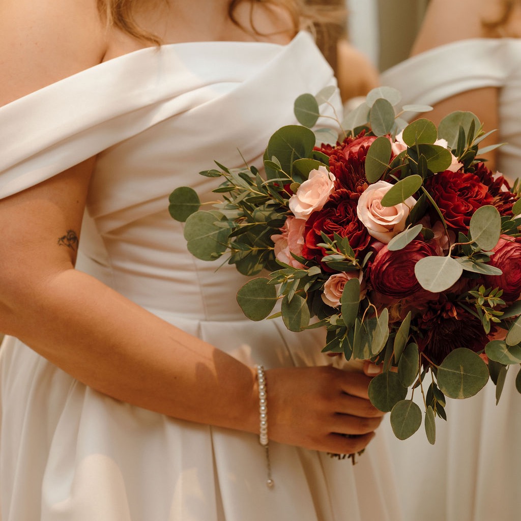 Snowed in and wondering what to do?
Visit FrederickFlowerFarm.com to fill out your inquiry form for your special day! Luxury weddings, simple weddings, corporate events, baby showers, bridal showers and more! Our team is ready to make your floral dreams a reality.
📸 @alexsimmsphoto