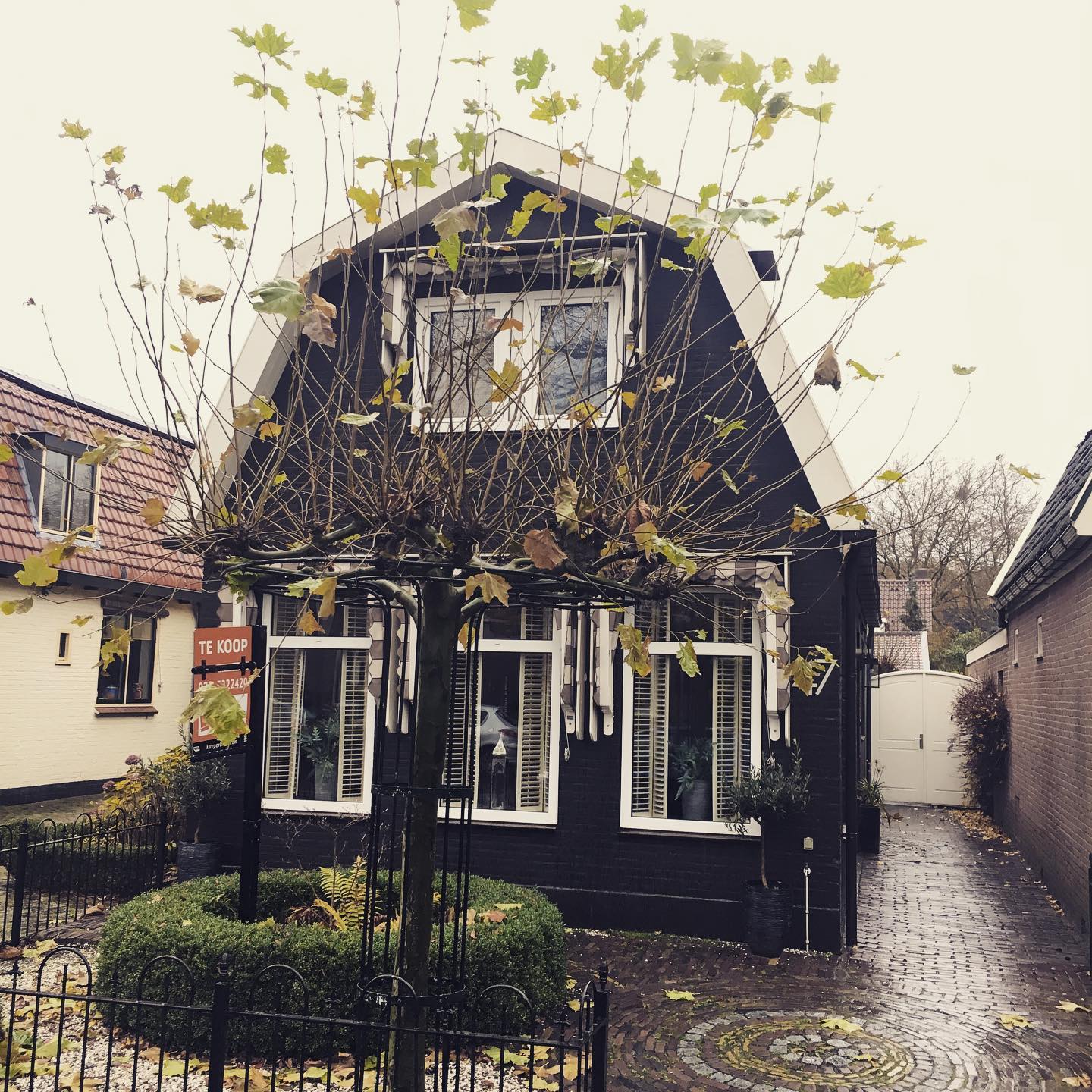 Deze mooie vrijstaande woning getaxeerd voor de financieringsaanvraag van de kopers. Herkent u het pand? #Staetenhof uw professionele en gecertificeerde register #makelaar #taxateur voor al uw aan- en verkoopopdrachten en al uw woningtaxaties #aankoopmakelaar #makelaardij #taxatie #Heiloo