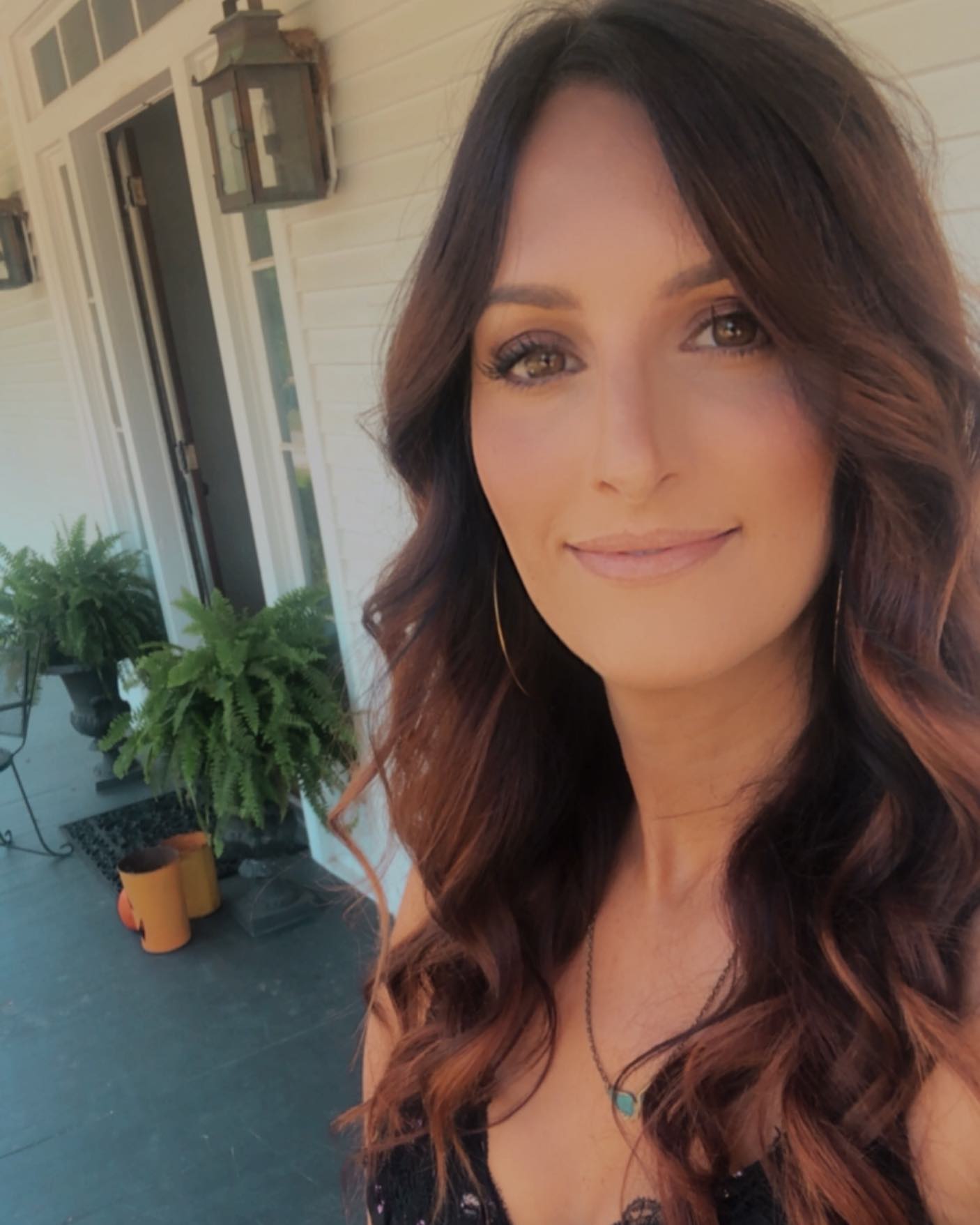 A rich balayage just in time for fall. 🍁
@beautifullybakedbybonne
#masterstylist #mastercolorist #hair #haircolor #newnanhairsalon #hairstyle #newnanhairstylist #styling #color #newnanhair #newnanstylist #balayage #newnanbalayage #newnanga #behindthechair #mainstreetnewnan #ricochetstudio