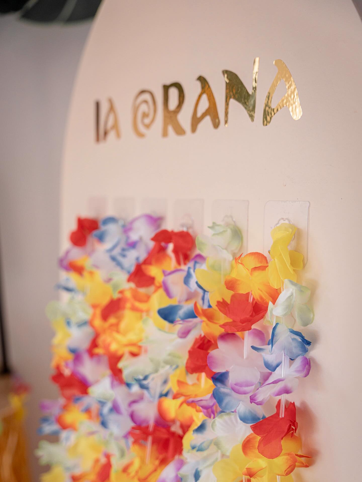 Parce que chaque détail compte 🐚
Lorsque je prépare un événement je pense à chaque détail : les couleurs, les formes, l’écriture …
Je rends chaque événement unique pour rendre ce moment inoubliable 🌺
Je personnalise chaque élément : la table, les Backdrops, les étiquettes en fonction de tes envies, de tes goûts et de ton événement.
Viens vite demander ton devis !
#event #evenement #decoration #decorationevenementielle #jalmaevent #bretagne