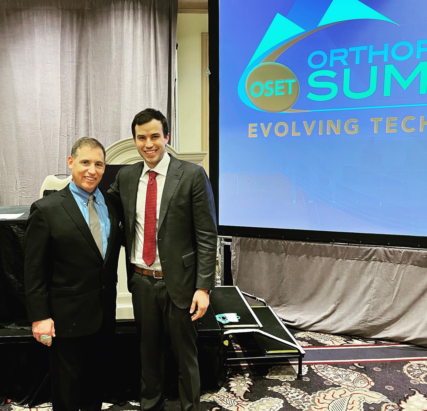Had an awesome time with a great mentor, Dr. Busconi, presenting our research on opioid use after knee scopes at the @ortho_summit conference back in December ⛲️🧪💊🔬💉.
.
.
.
.
.
#ortho #orthosummit #orthosummit2021 #vegas #sportsmedicine