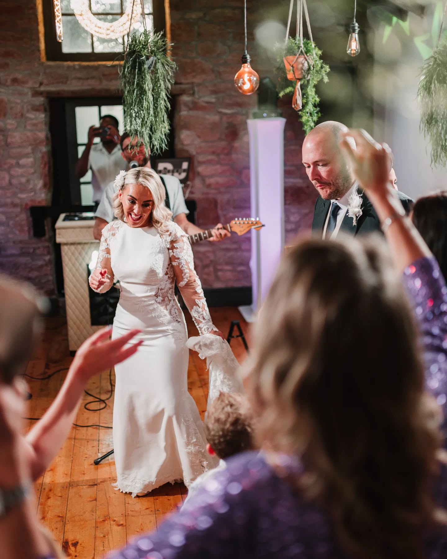 Owen & Meghan! We had an absolute ball. I've loved seeing these amazing shots from @rollandstop_ what a way to capture the moment 💛