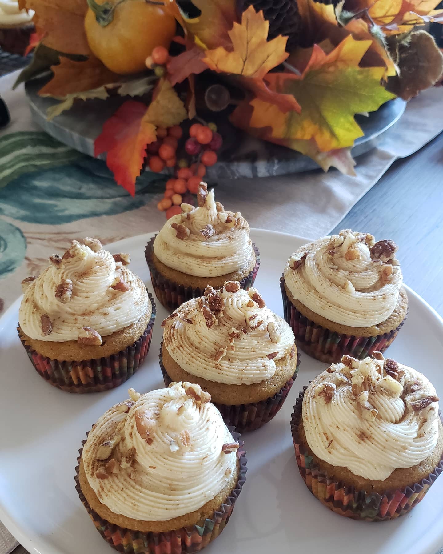 Spiced Rum Pumpkin cupcakes with Pumpkin Pie Bailey's frosting.
#cupcakes #spicedrum #captianmorgan #pumpkinspice #pumpkin #bailey #alcoholincluded #alcoholicsweets #alcoholicdesserts #drunkendesserts #dessert #thanksgiving