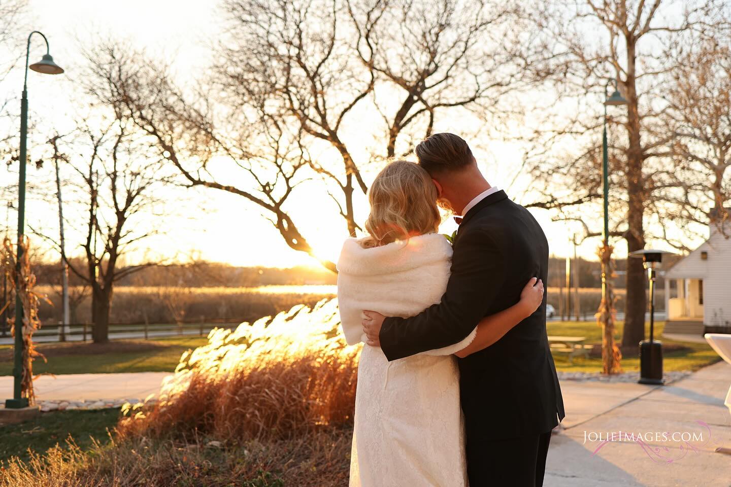 ‘Tis the season to be thankful! ❤️ #hoosiergrovebarn #weddingvenue #barnvenue #barnwedding #fallwedding 📸 cred: @jolieimages