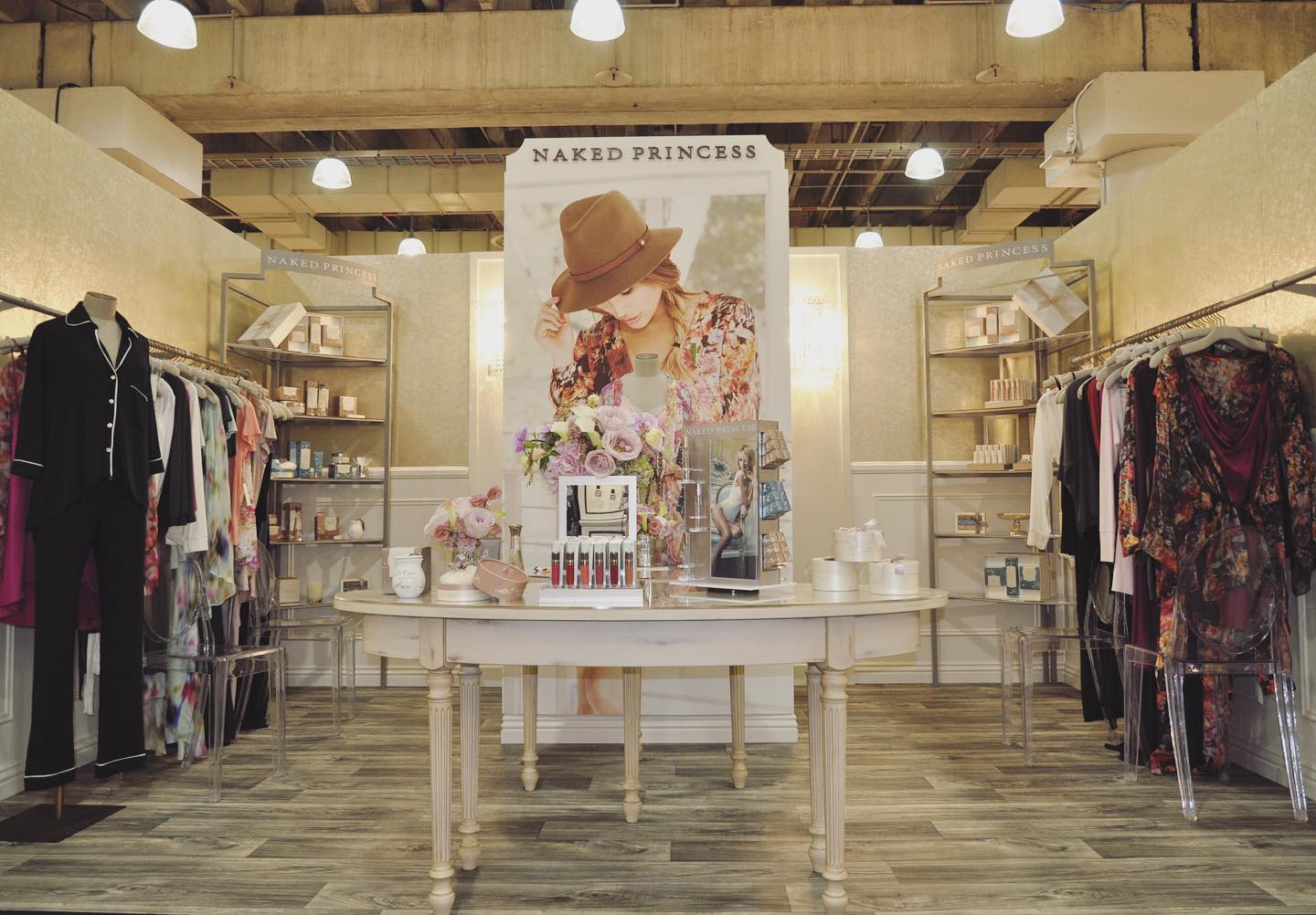 #tradeshow #tradeshowbooth #tradeshowdisplay #custombooth #displaydesign #exhibit #exhibitdesign #supervision #mkdisplays #javitscenter #newyork #curve #nakedprincess