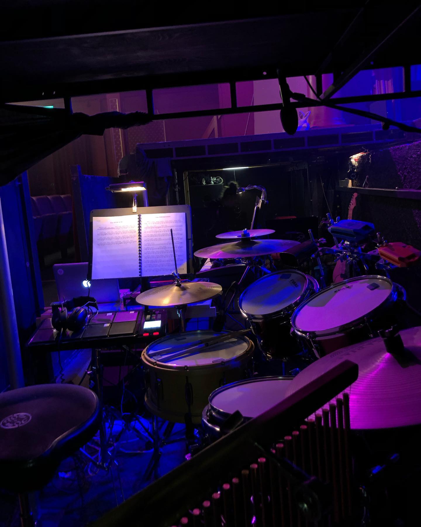 Working on something that’s not piano shaped for a change 🤪
#panto #drums #ohyesiam #pianorestoration #pianotuning #pit #musicaltheatre