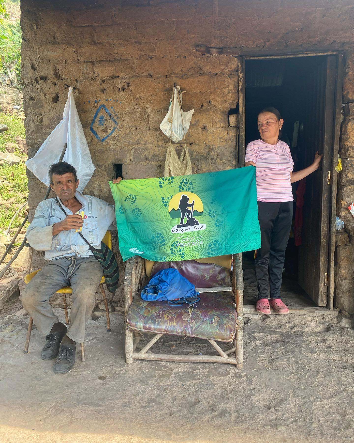 Para el campesino no existe la palabra motivación. Realizan las labores por necesidad, sino no comen, sencillo. No lo piensan dos veces y cuando se trata de ser recursivos la tienen clara. Para nosotros, son los Guane de la actualidad. Tienen un concepción del tiempo y de la vida muy distinta para los que hemos tenido más facilidad en la ciudad. Unos muy creyentes en la religión, otros no tanto.